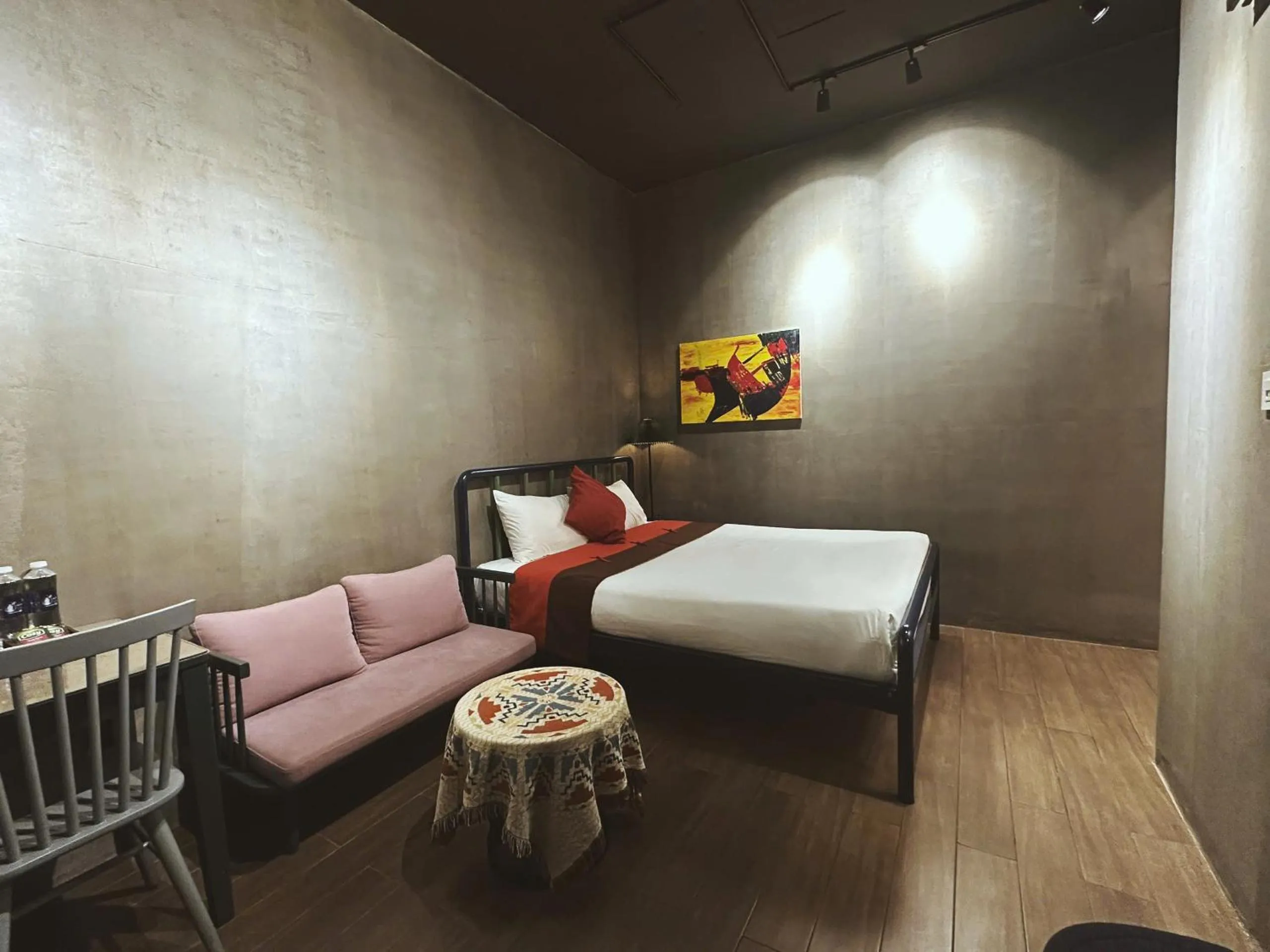 Photo of the whole room, Bed in La Maison Des Délices