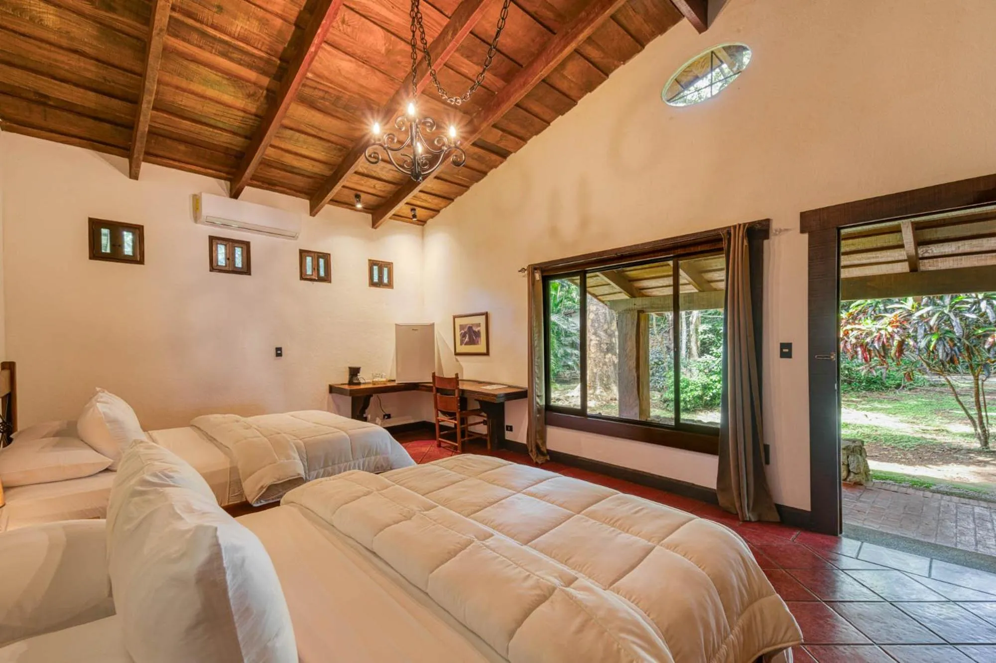 Bed in Hacienda La Pacífica Eco-Lodge