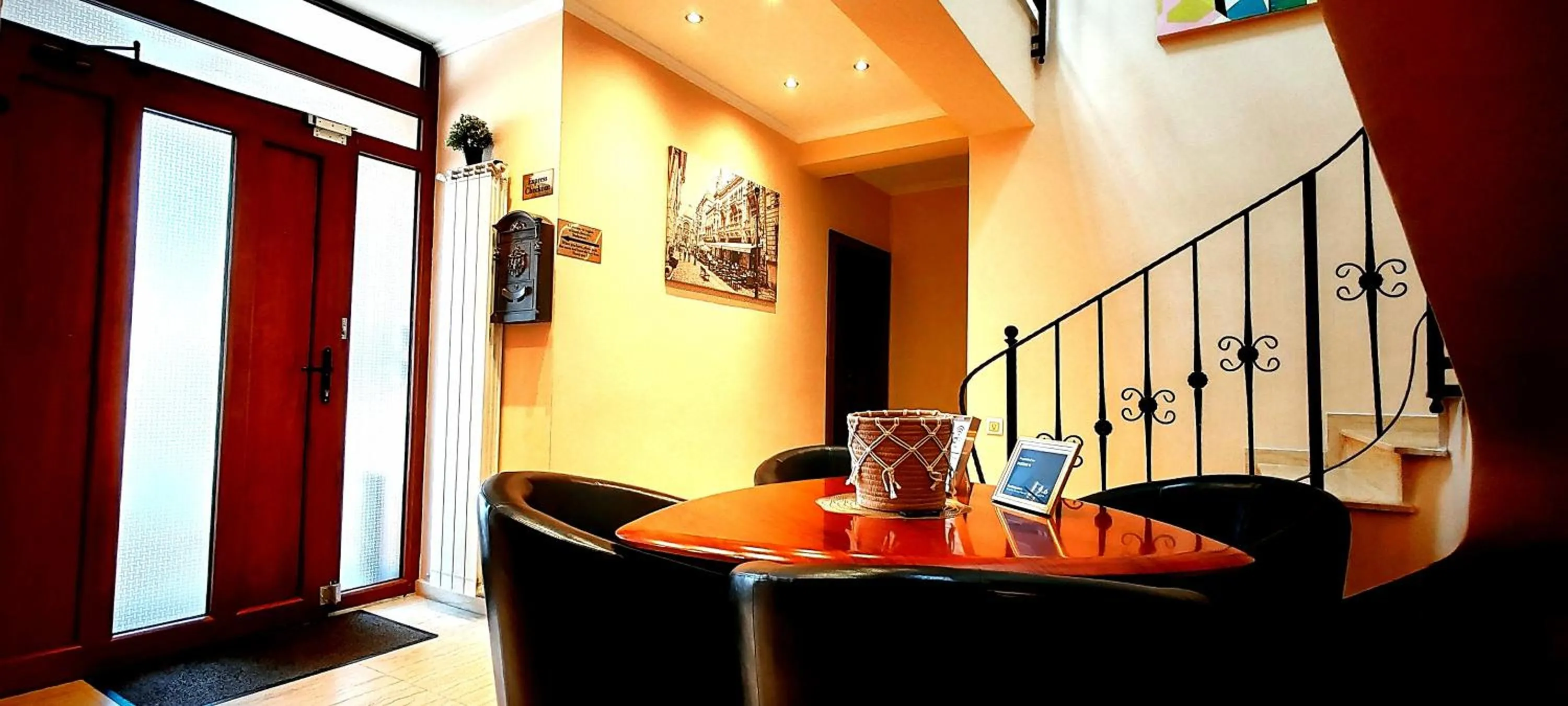 Seating area in BUCUR 9