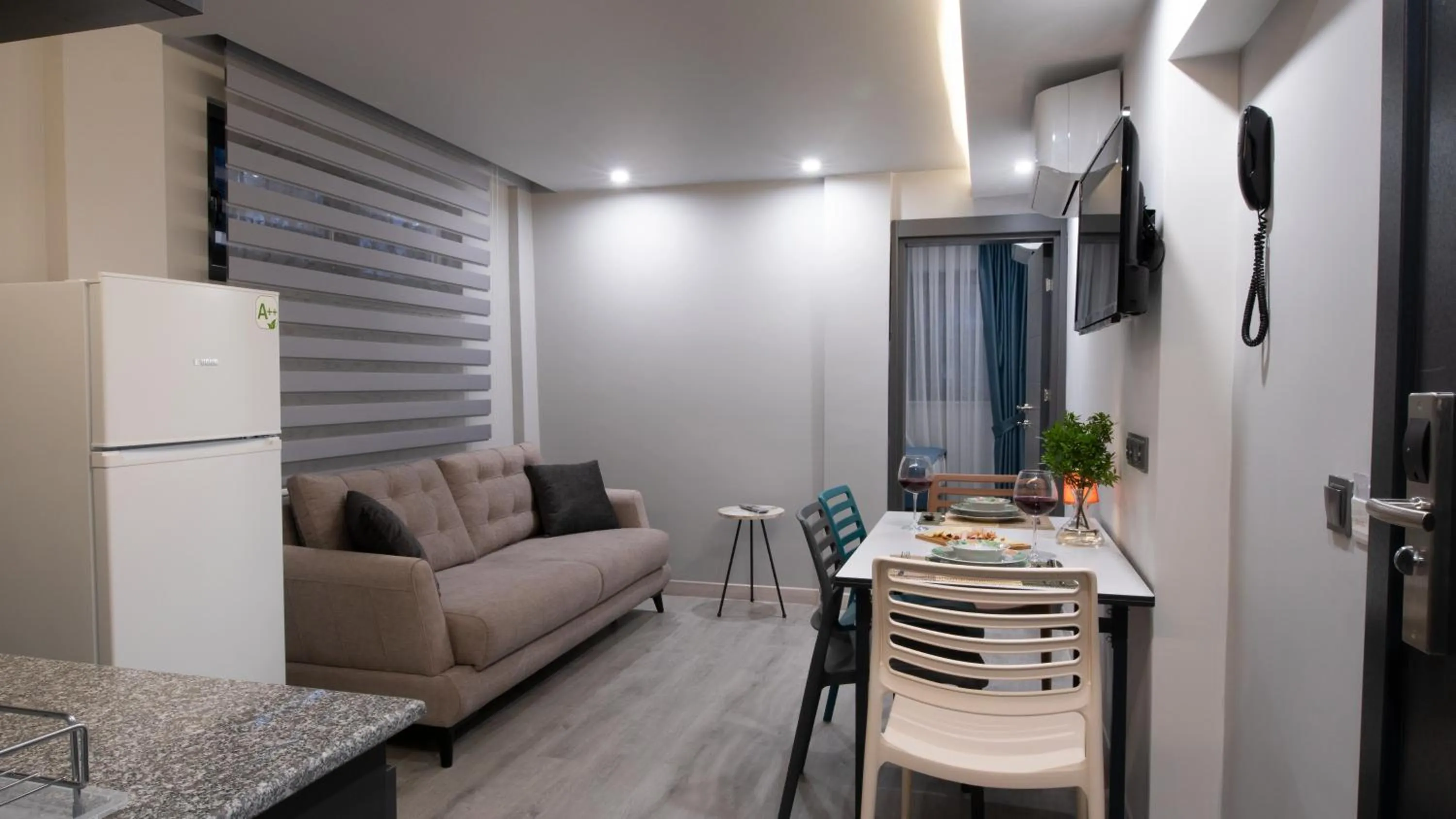 Kitchen or kitchenette in OPERA SUITES Apart Hotel