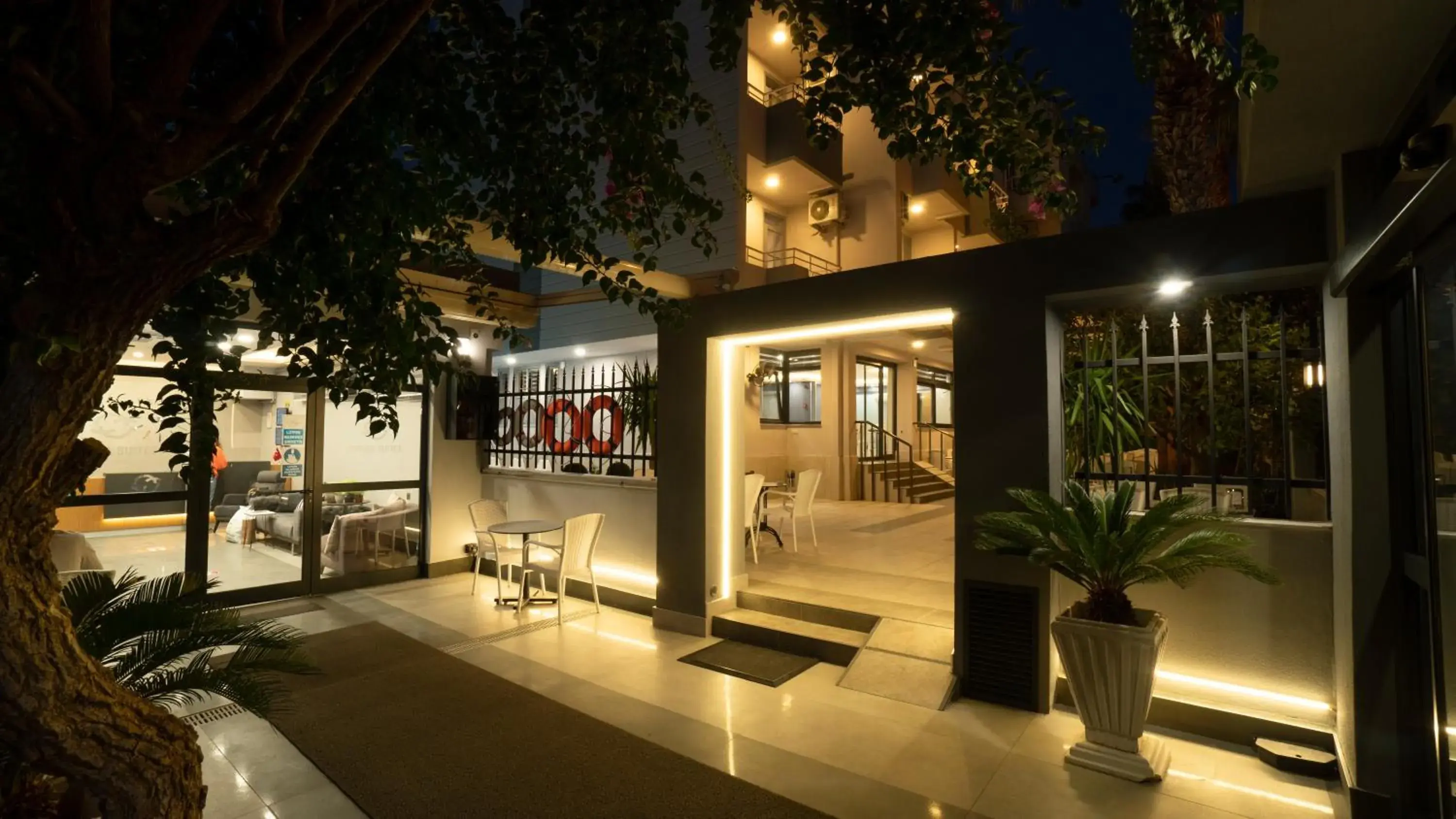 Facade/entrance in OPERA SUITES Apart Hotel Facade/entrance in OPERA SUITES Apart Hotel