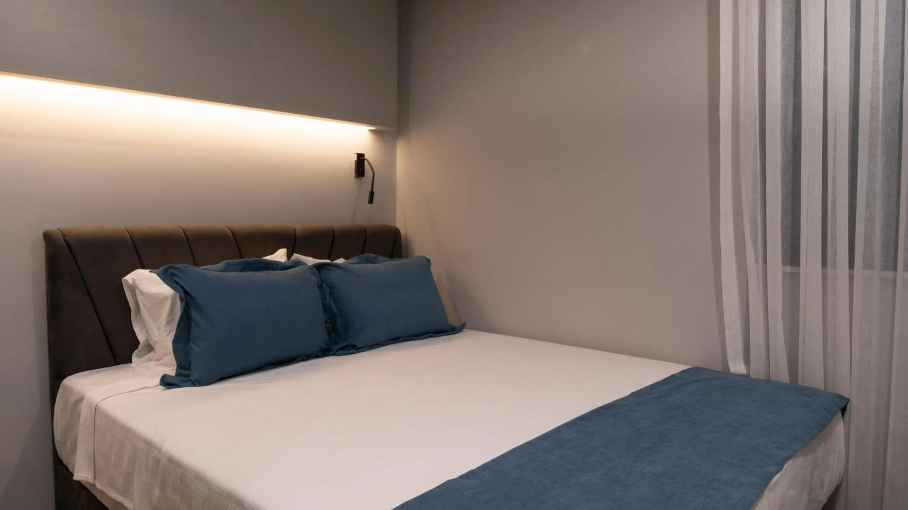 Bed in OPERA SUITES Apart Hotel