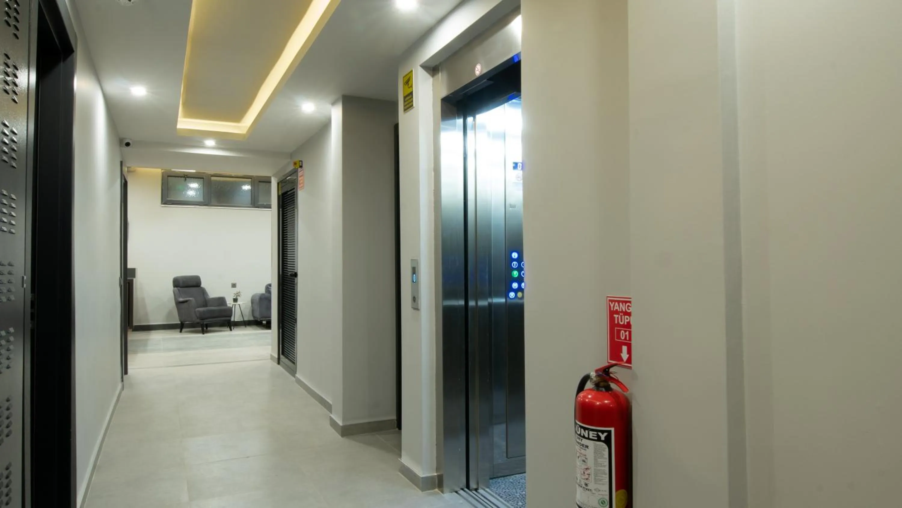 Lobby or reception in OPERA SUITES Apart Hotel