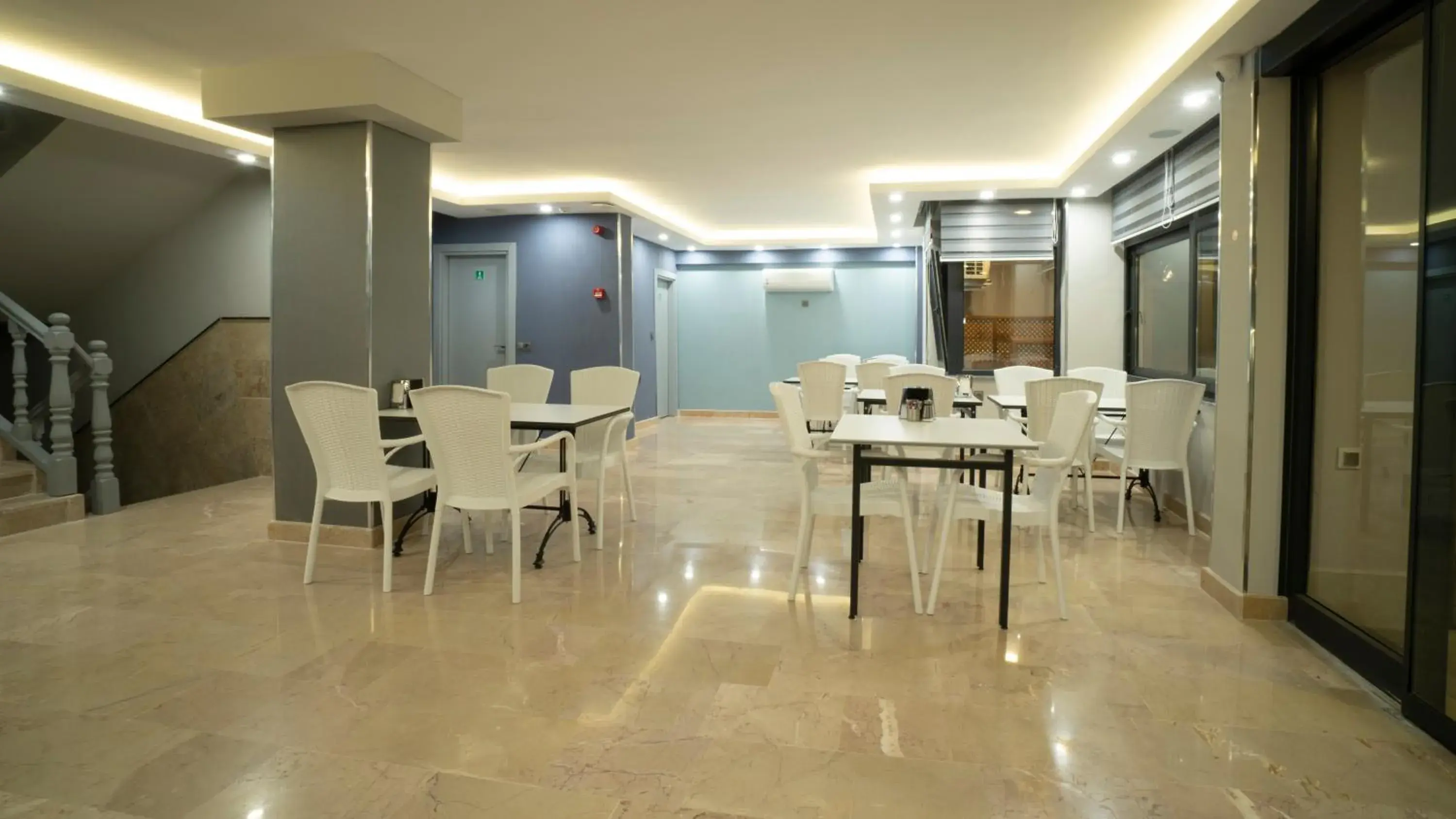 Restaurant/places to eat in OPERA SUITES Apart Hotel Restaurant/places to eat in OPERA SUITES Apart Hotel