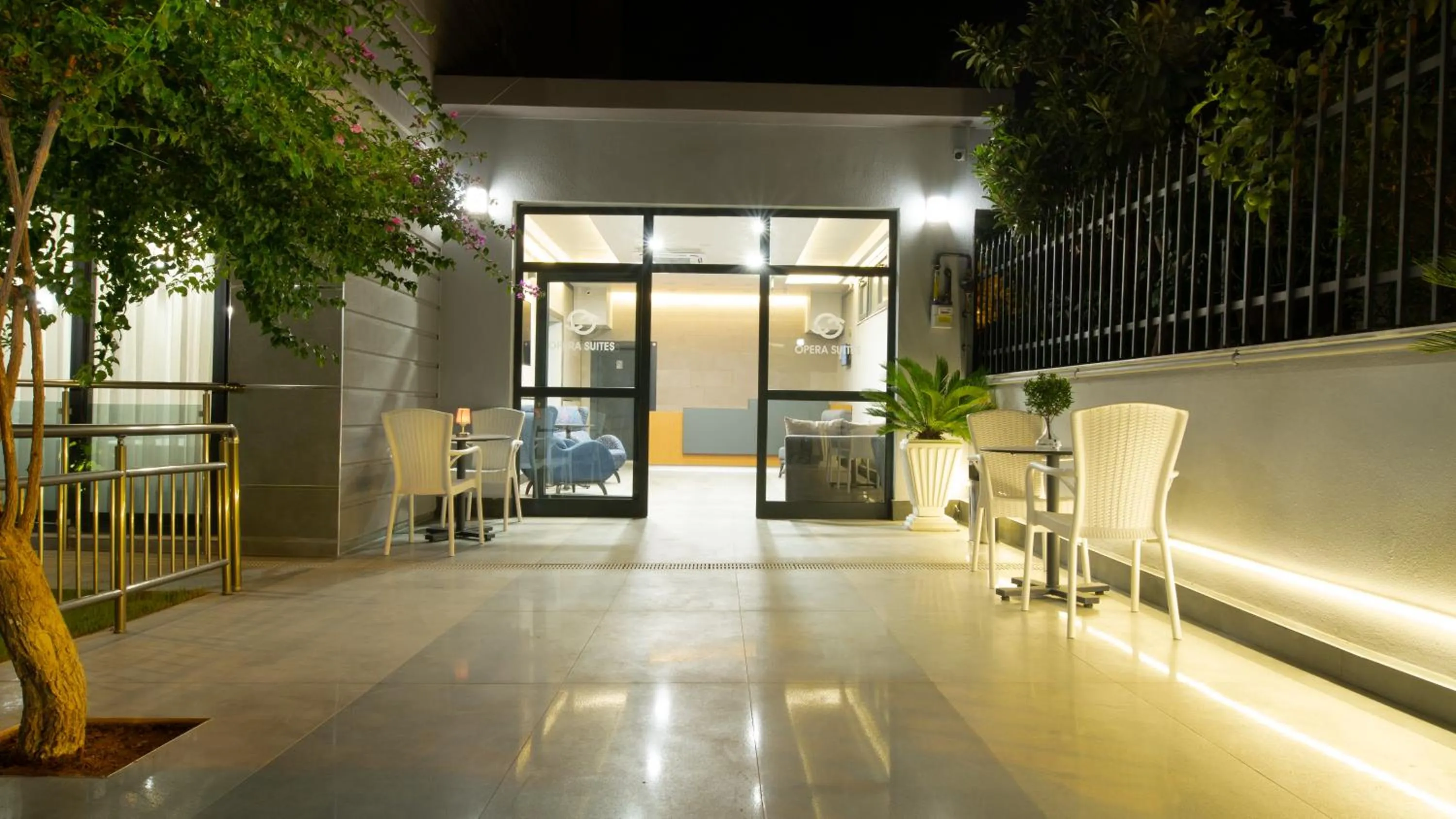 Facade/entrance in OPERA SUITES Apart Hotel