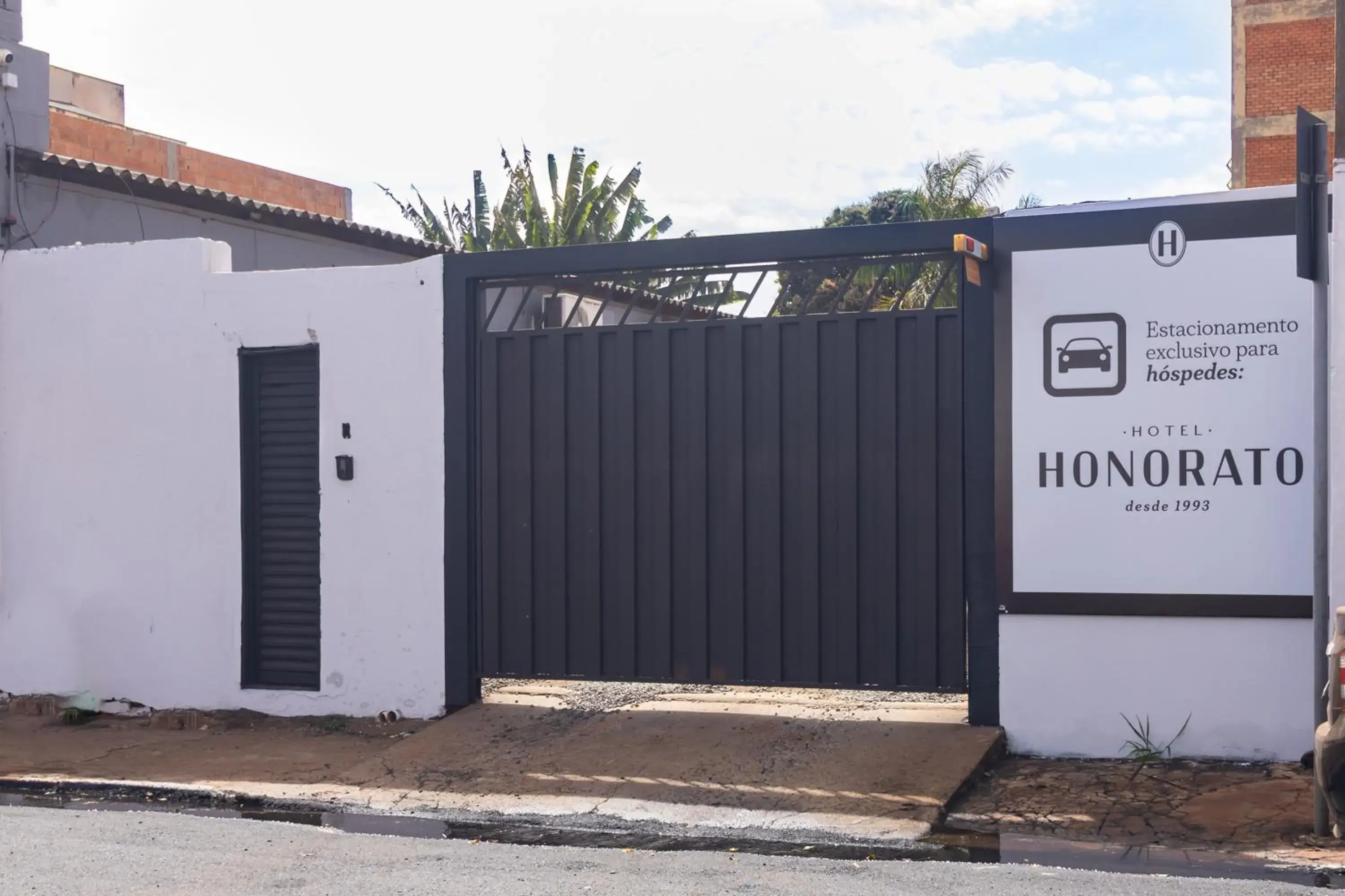 Property building in Honorato Hotel by - Easy Hotéis Property building in Honorato Hotel by - Easy Hotéis