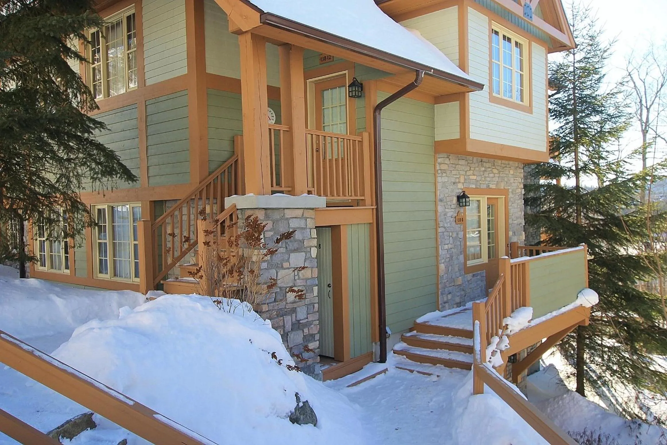 Facade/entrance in Les Falaises by Rendez-Vous Mont-Tremblant