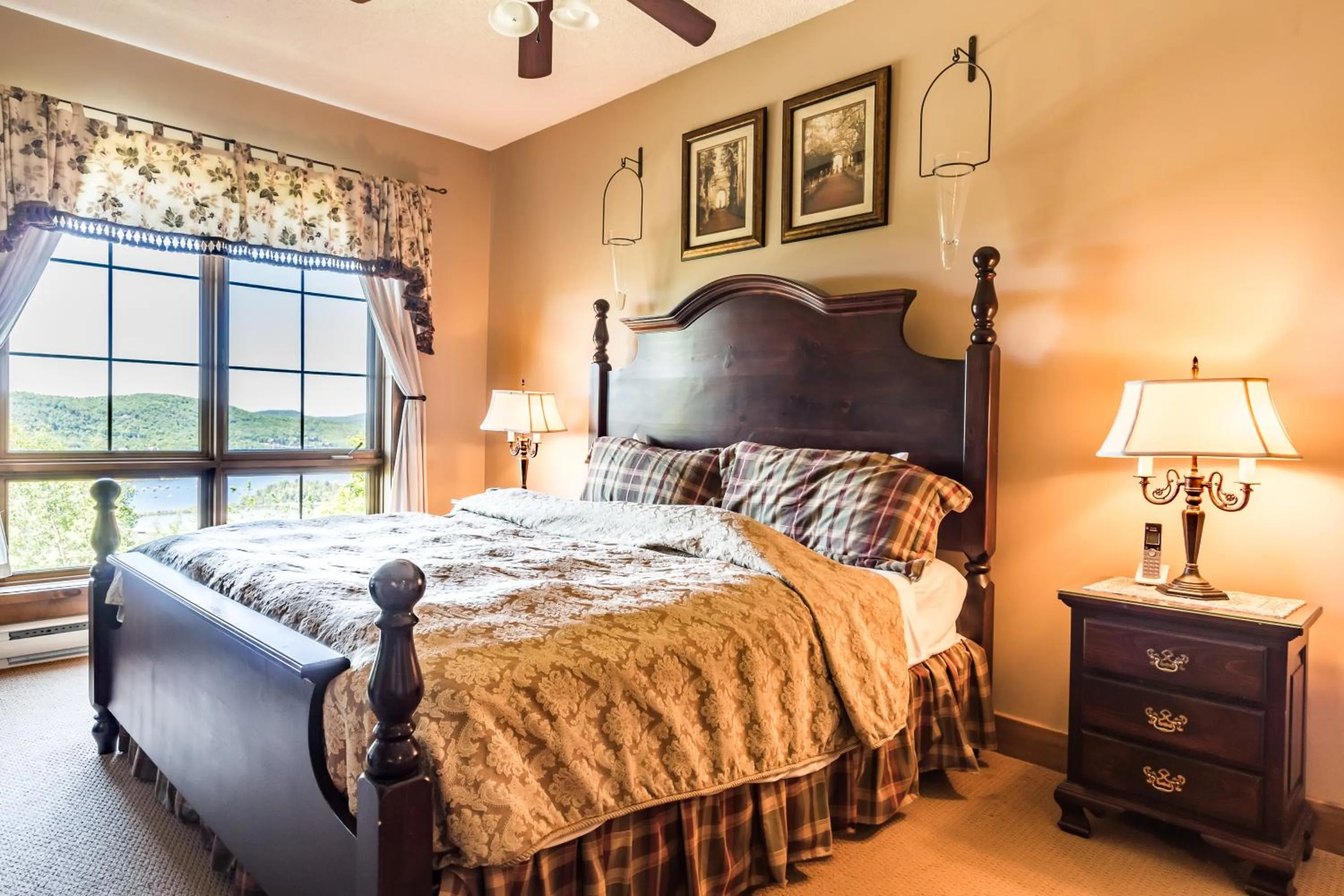 Bed in L'Équinoxe Rendez-Vous Mont-Tremblant