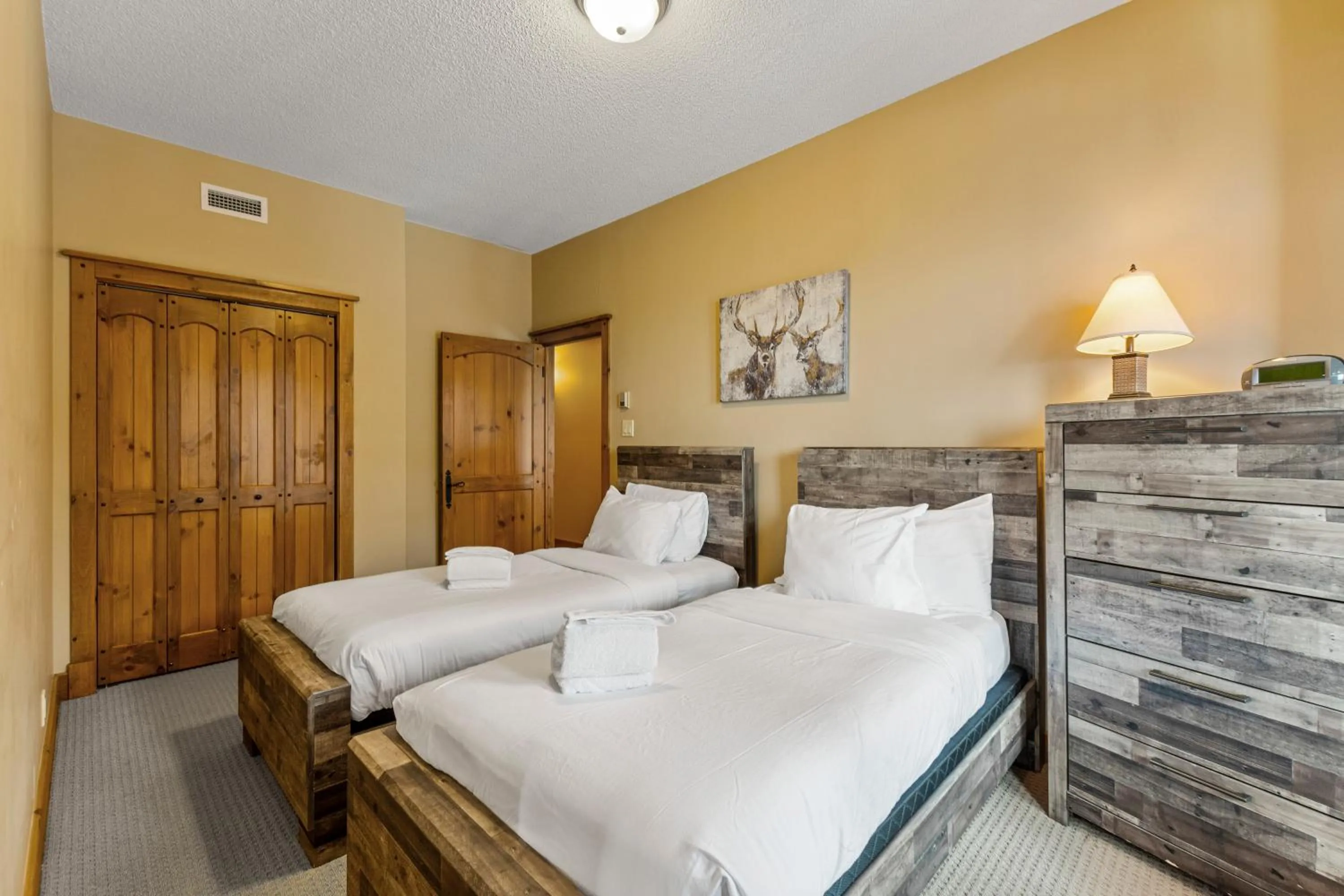 Bed in L'Équinoxe Rendez-Vous Mont-Tremblant