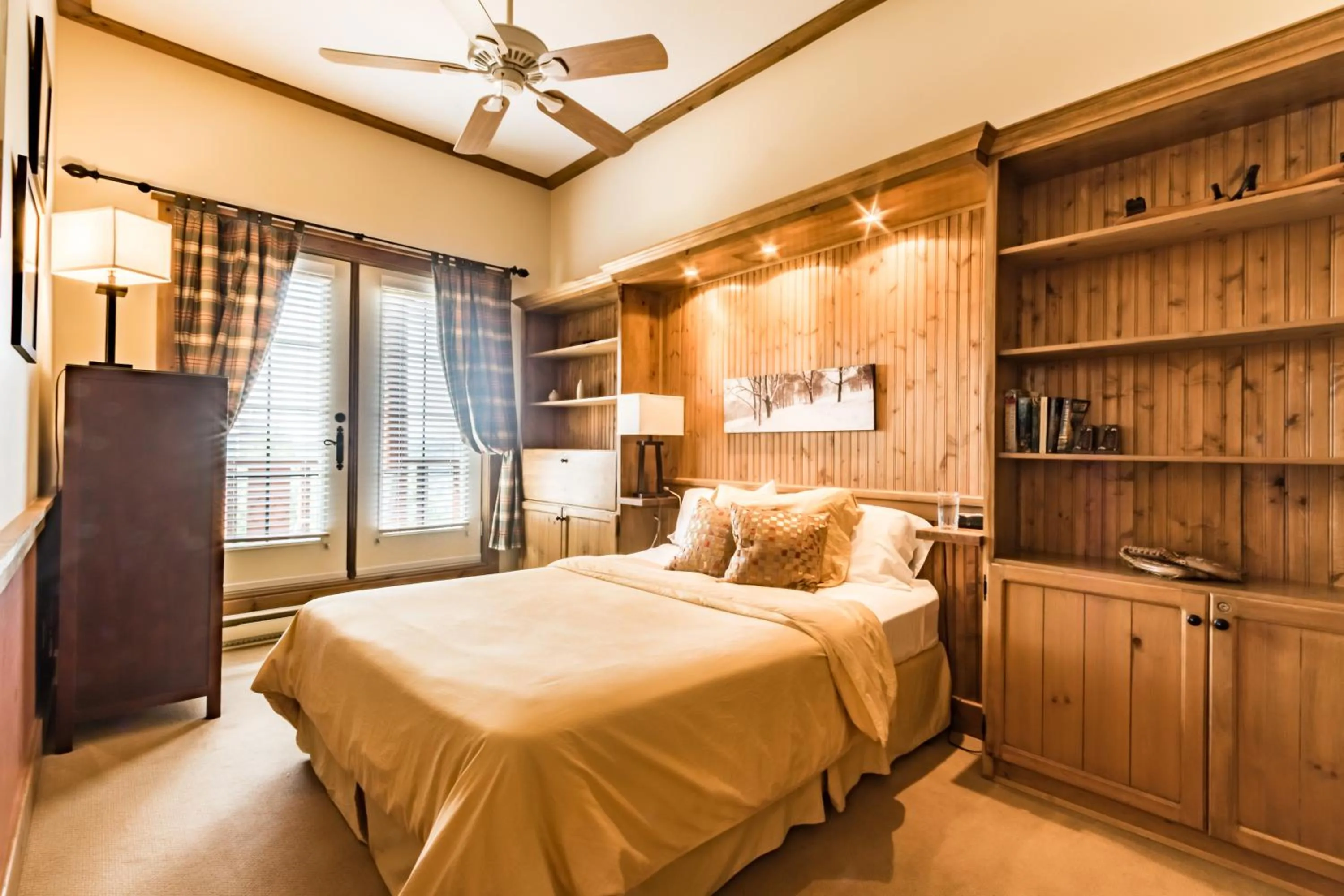 Bed in L'Équinoxe Rendez-Vous Mont-Tremblant