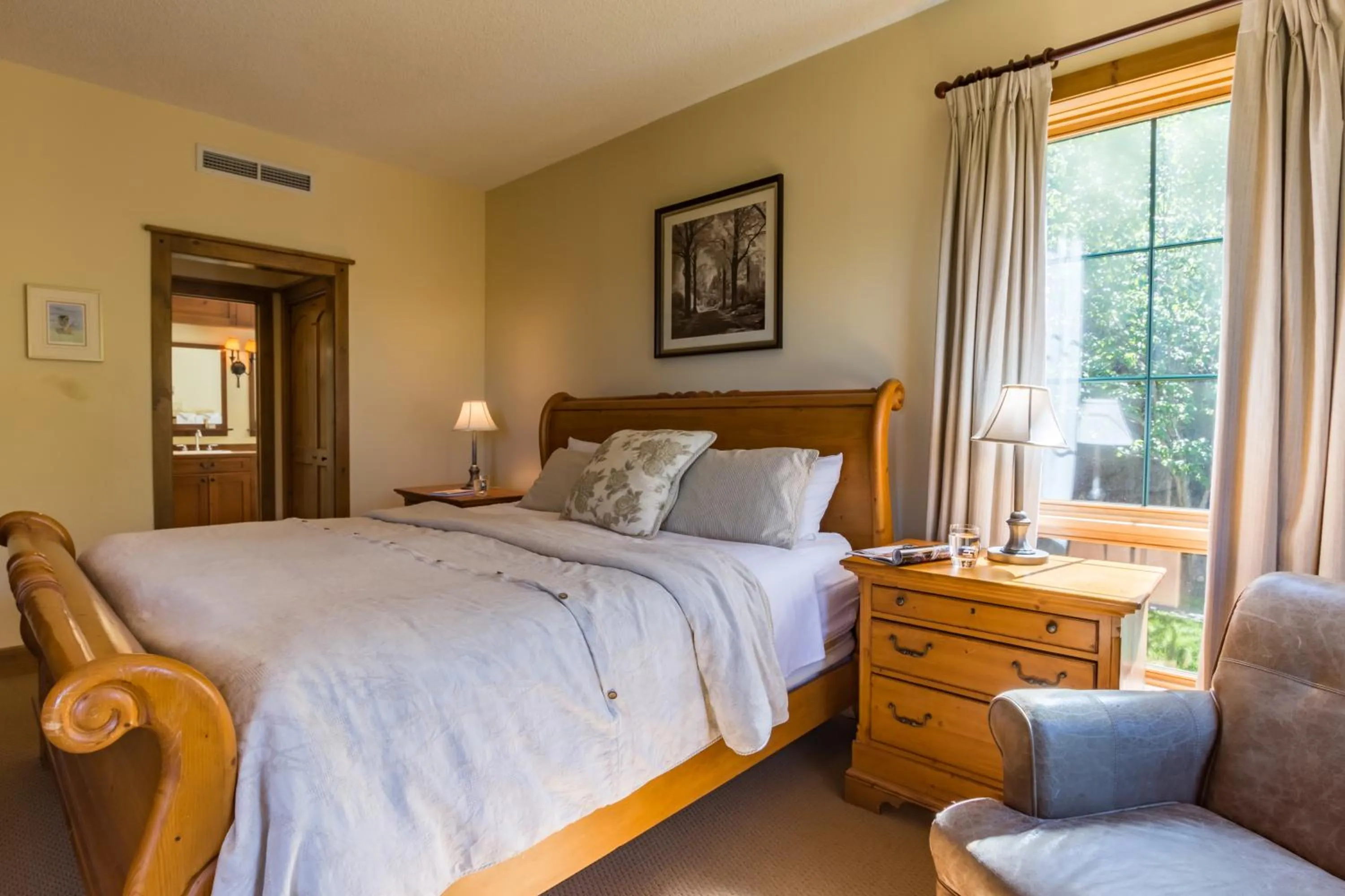 Bed in L'Équinoxe Rendez-Vous Mont-Tremblant