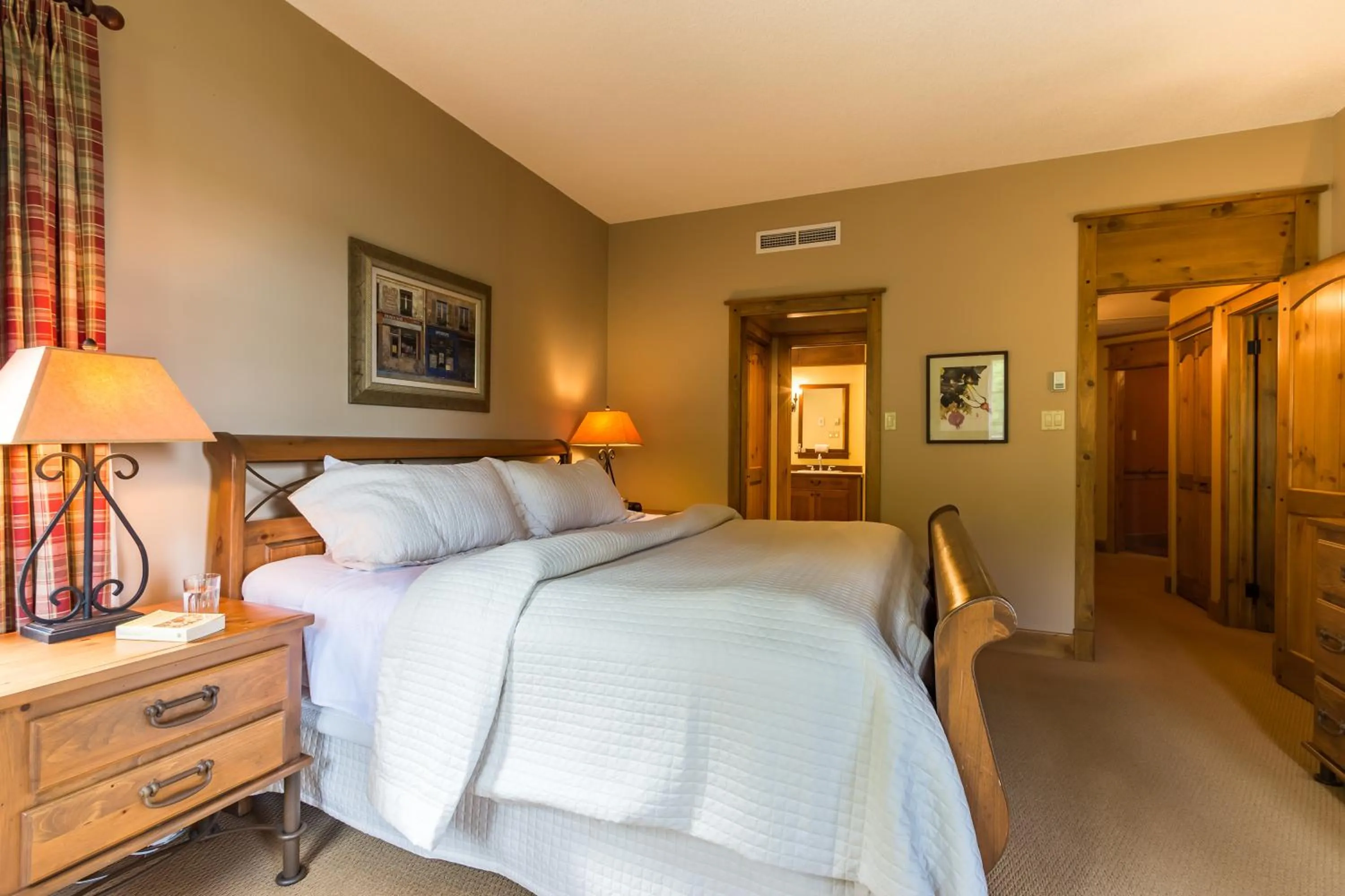 Bed in L'Équinoxe Rendez-Vous Mont-Tremblant