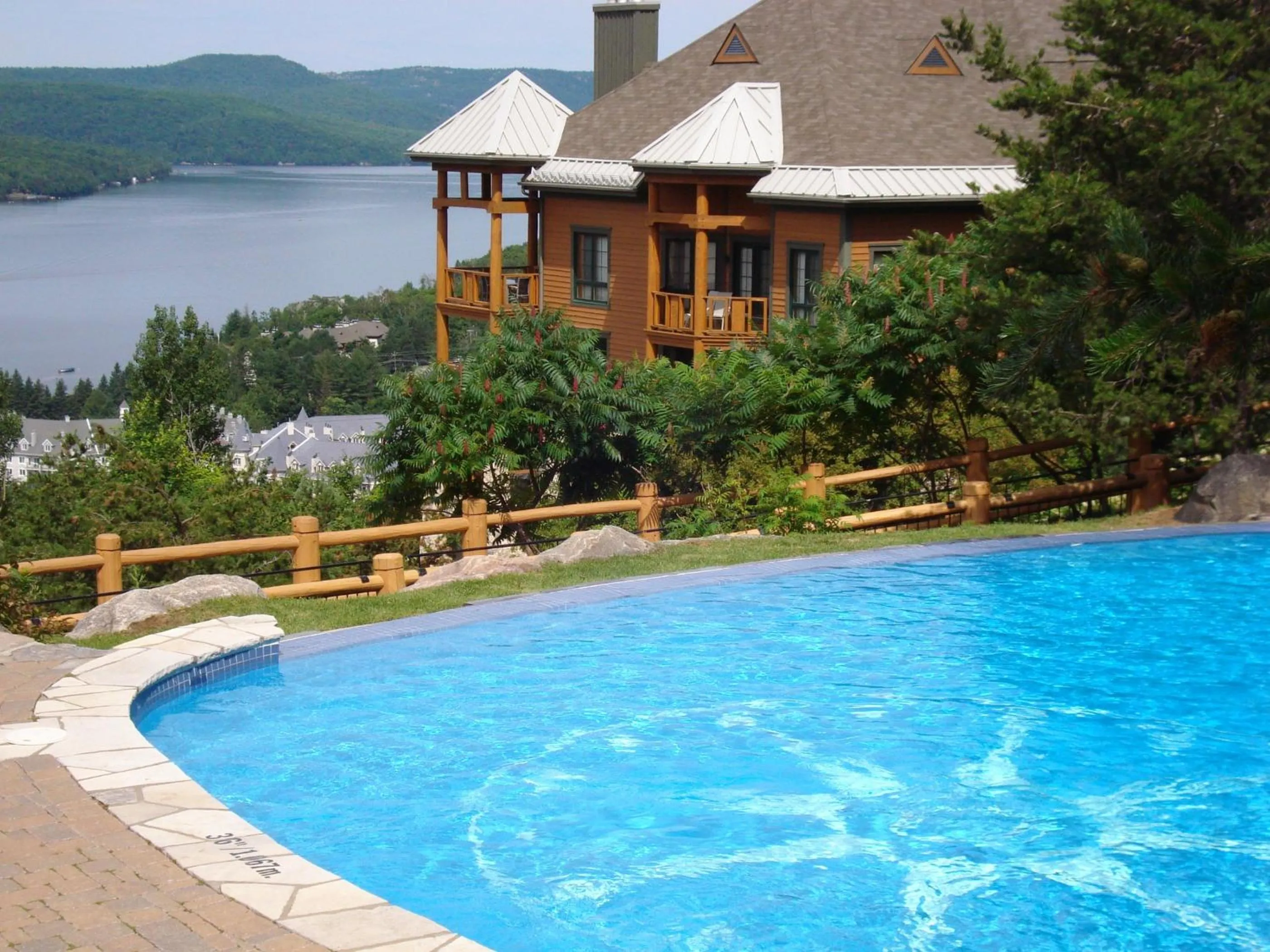 Area and facilities in L'Équinoxe Rendez-Vous Mont-Tremblant