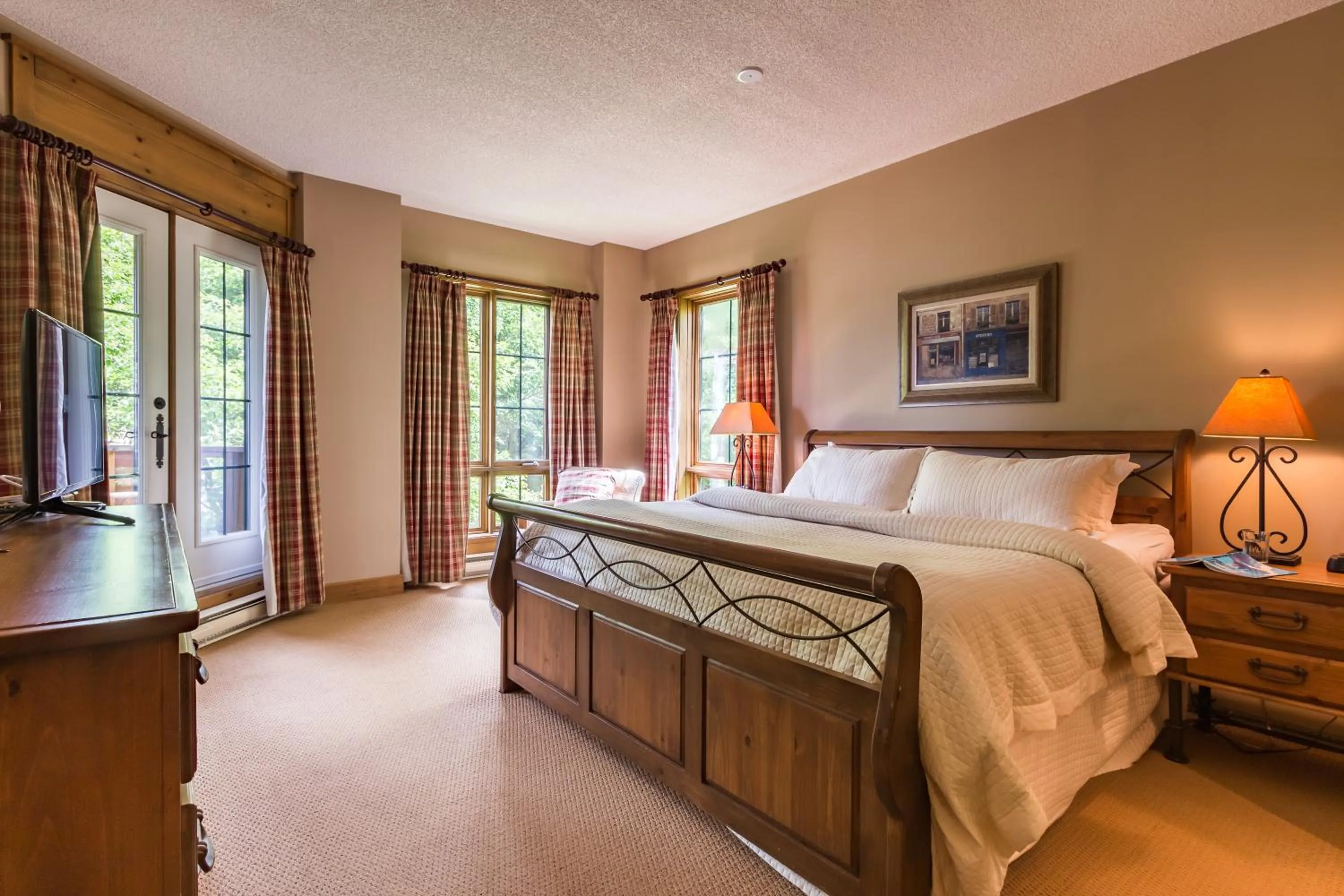 Bed in L'Équinoxe Rendez-Vous Mont-Tremblant