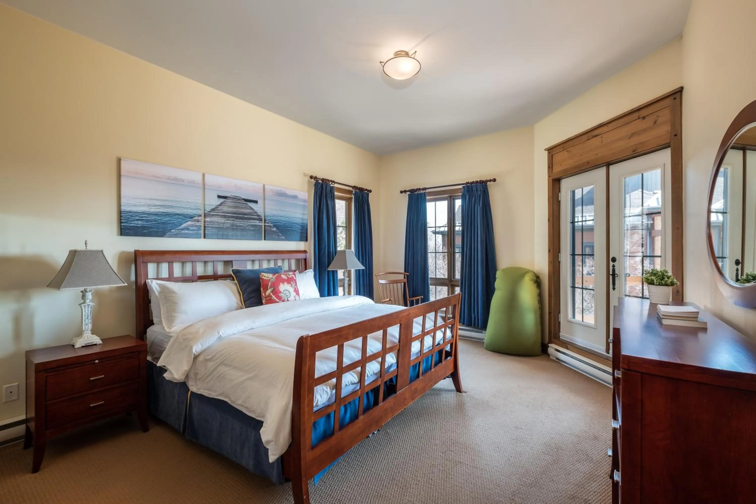 Bed in L'Équinoxe Rendez-Vous Mont-Tremblant