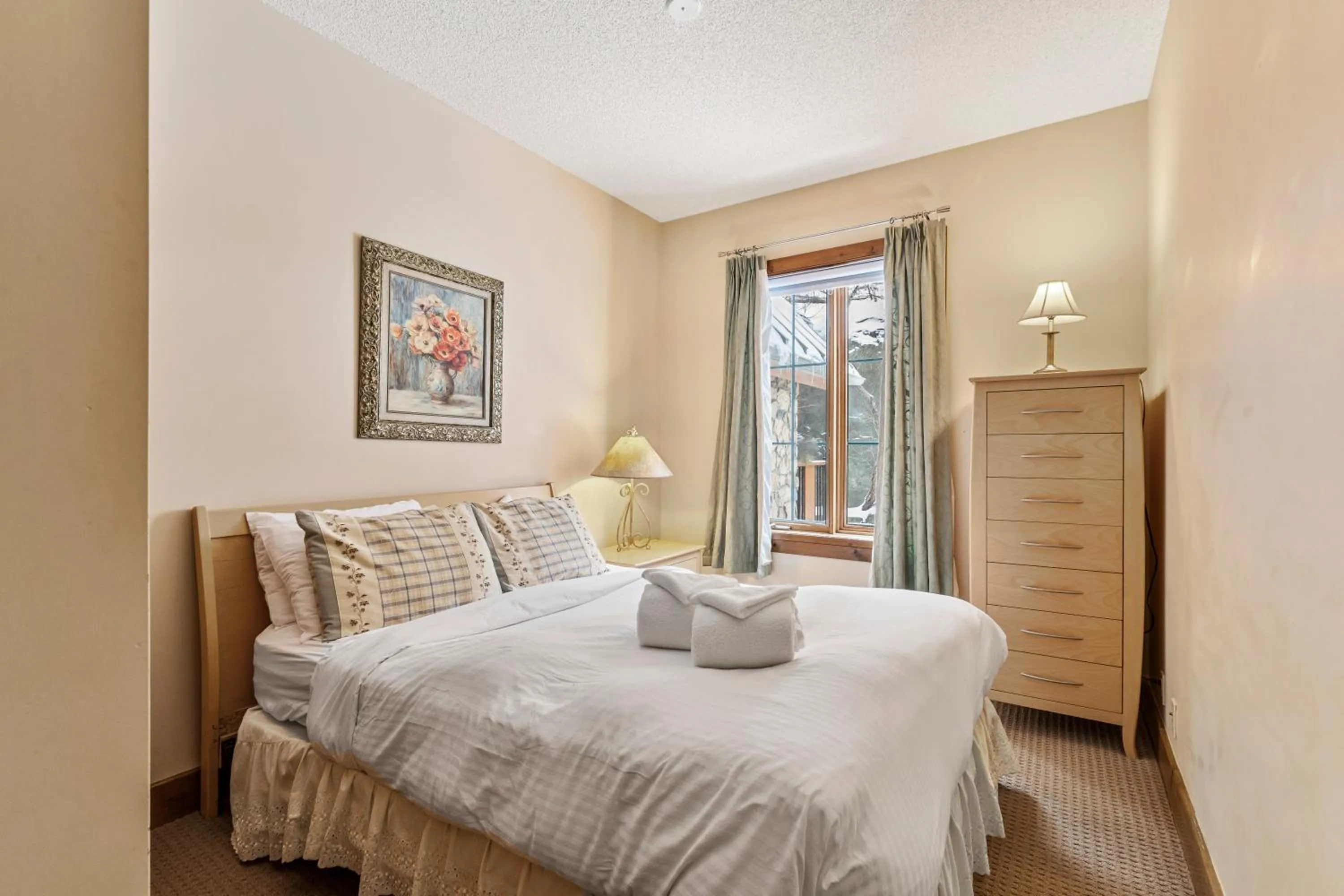 Bed in L'Équinoxe Rendez-Vous Mont-Tremblant