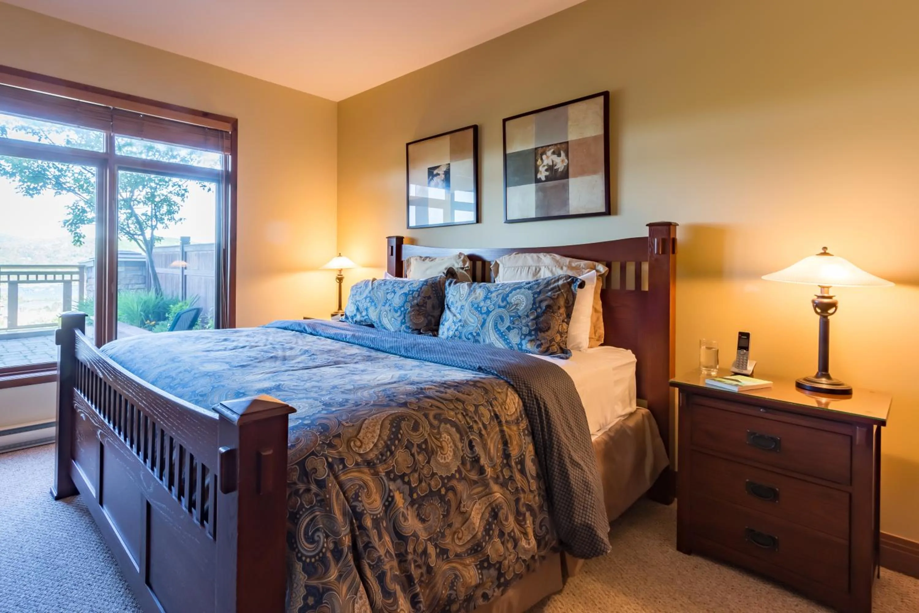 Bed in L'Altitude by Rendez-Vous Mont-Tremblant