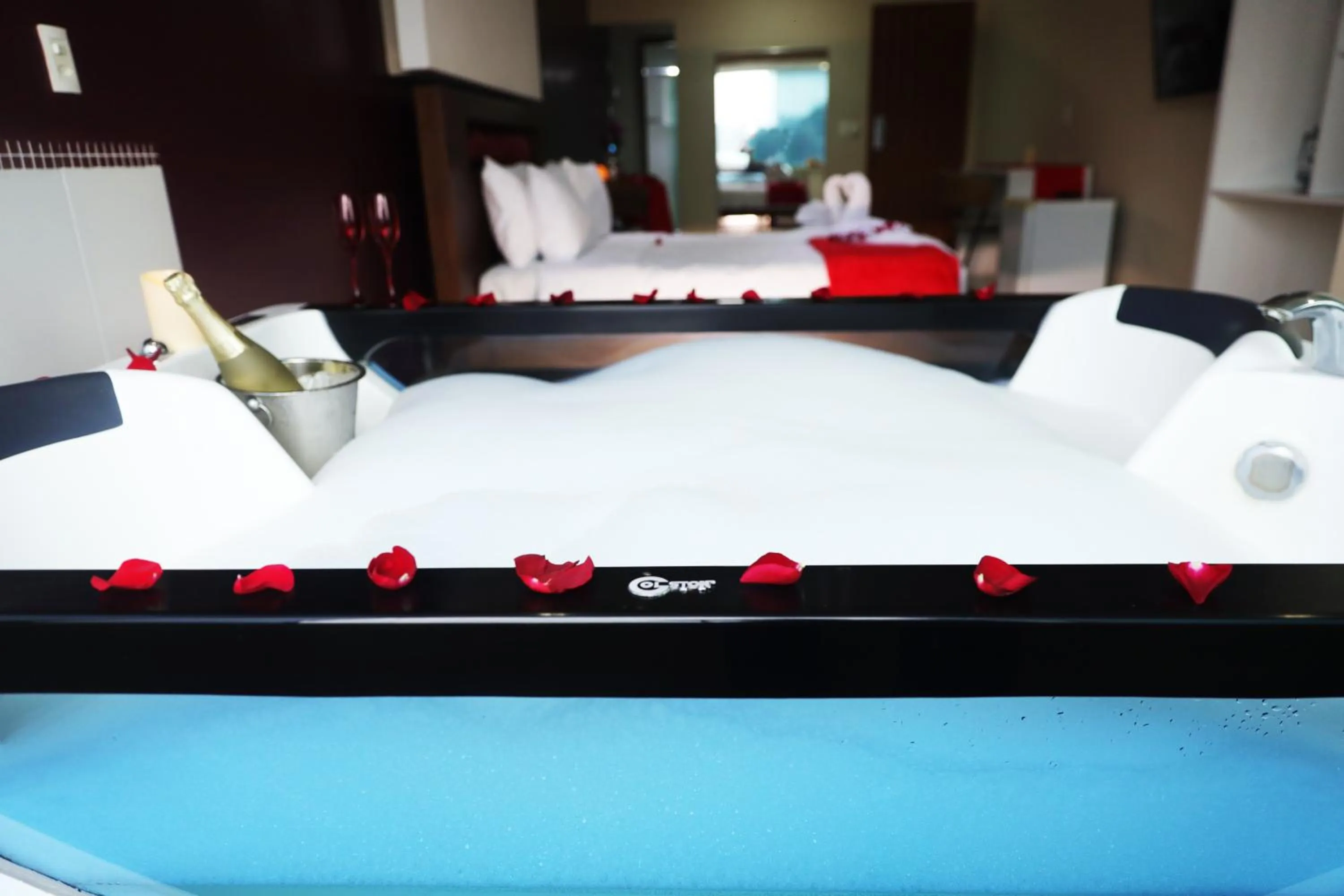 Bed in Emirates Hotel & Suites