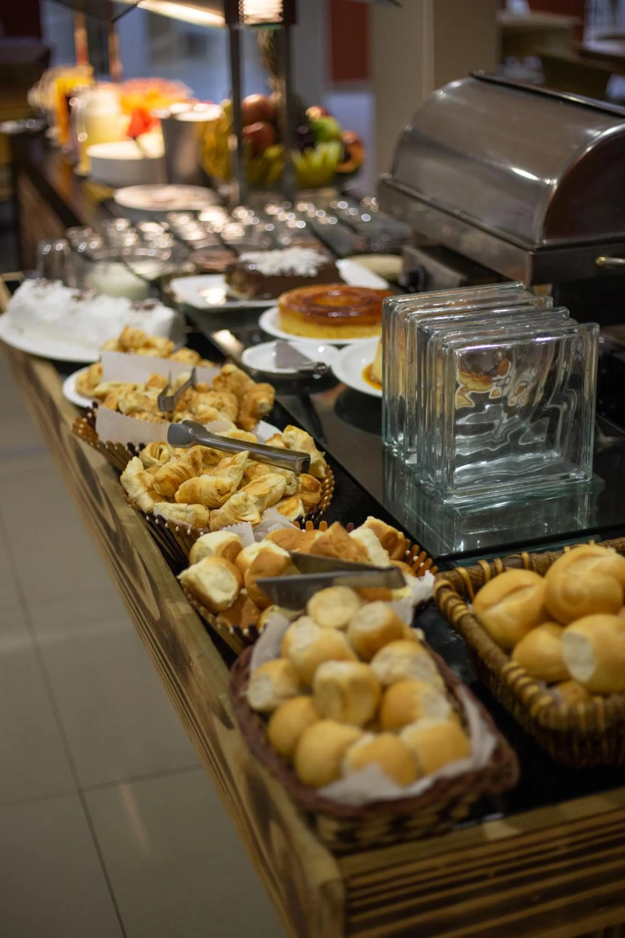 Emirates Hotel & Suites