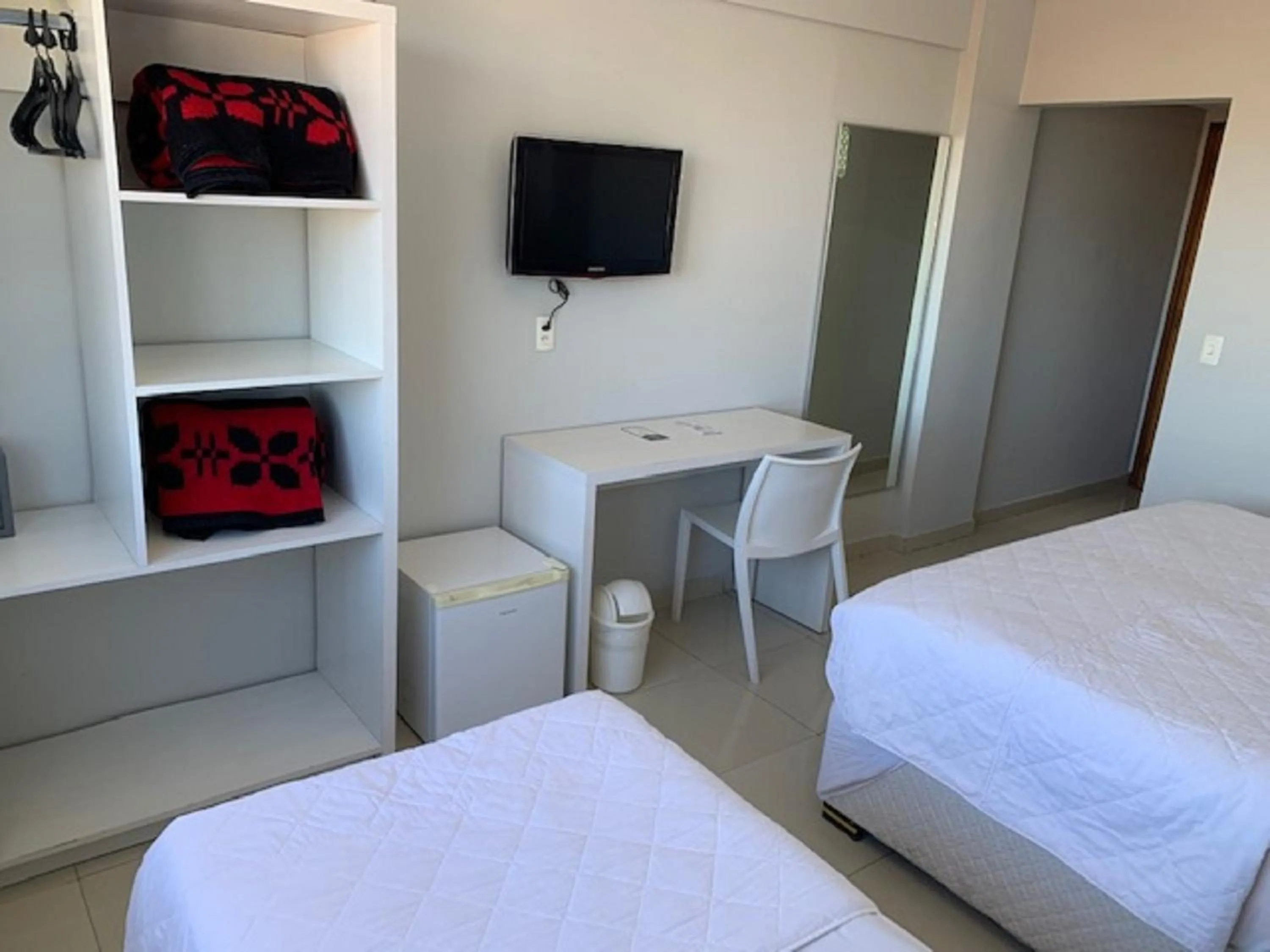 Bedroom, Bed in Emirates Hotel & Suites