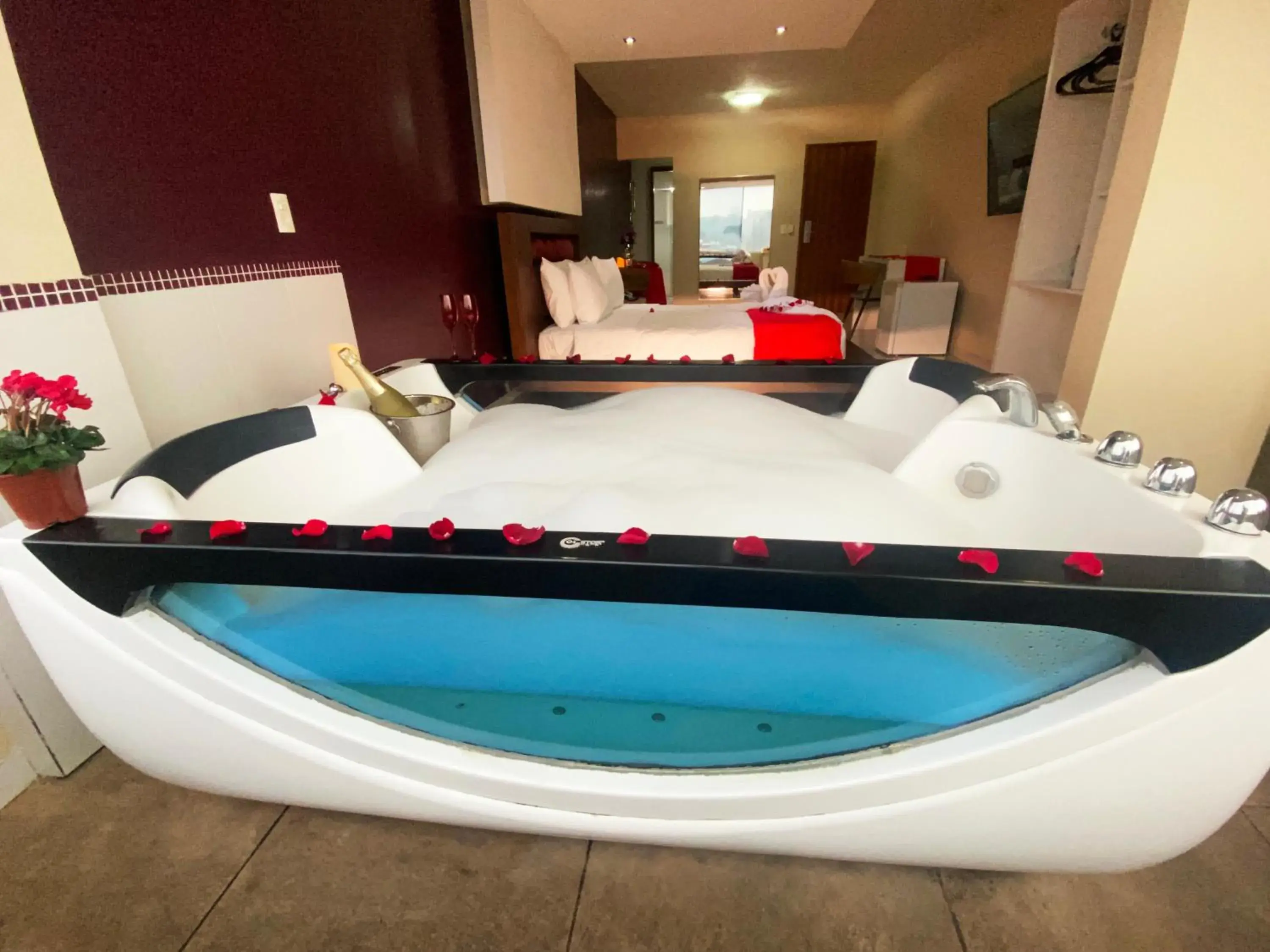 Deluxe Suite with Spa Bath - single occupancy in Emirates Hotel & Suites Deluxe Suite with Spa Bath - single occupancy in Emirates Hotel & Suites