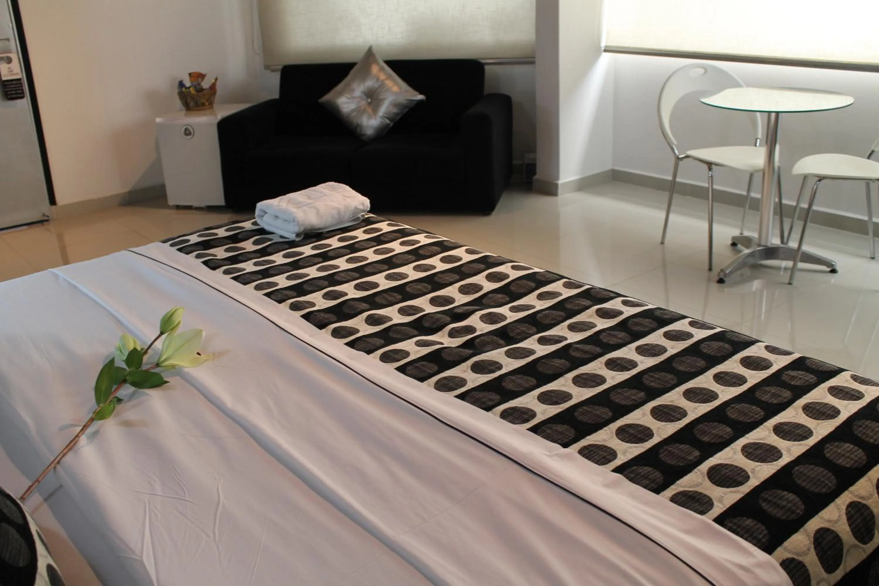 Living room, Bed in La Cabrera Hotel Boutique