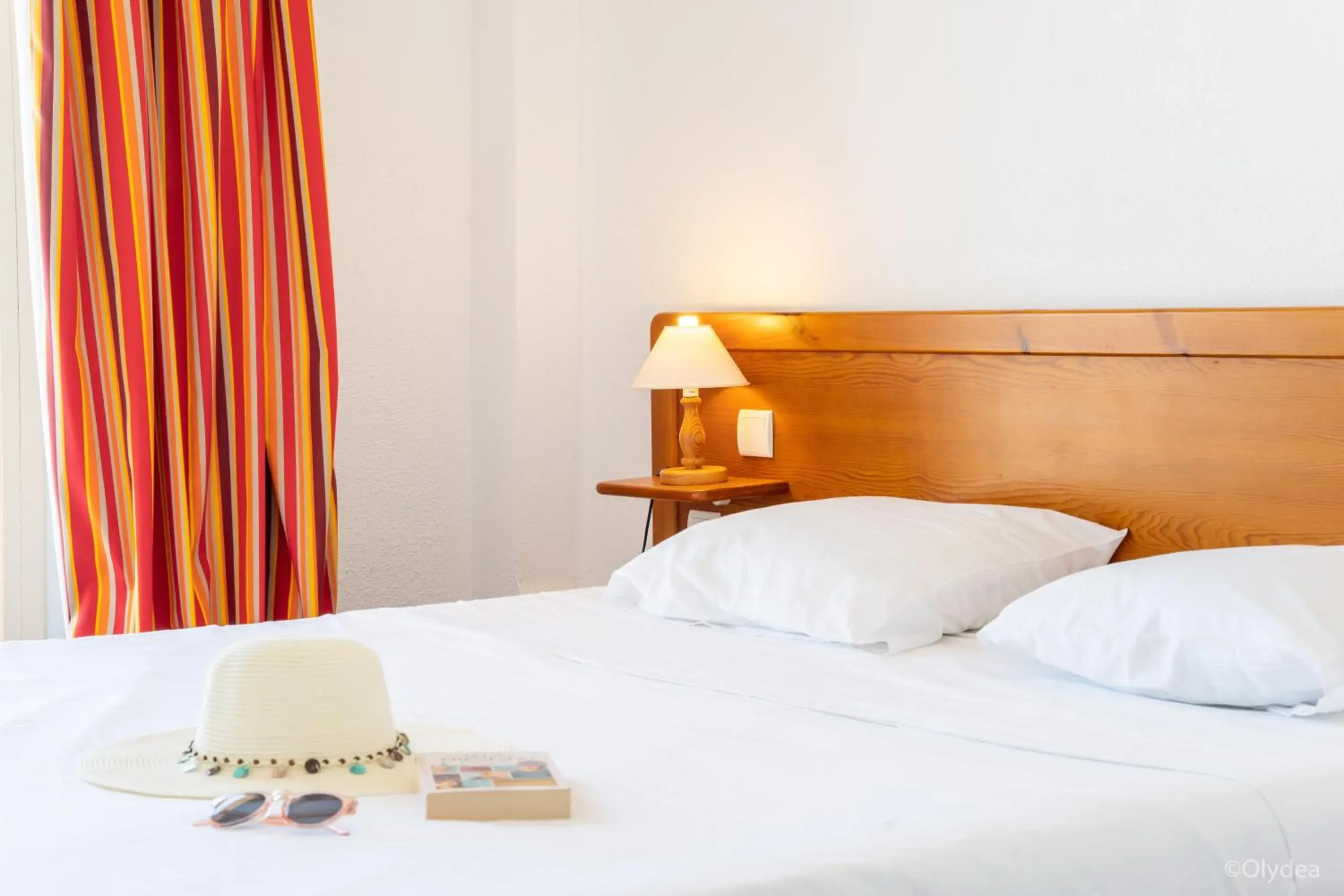 Bedroom, Bed in Olydea le Neptune Saint Pierre la mer Bedroom, Bed in Olydea le Neptune Saint Pierre la mer