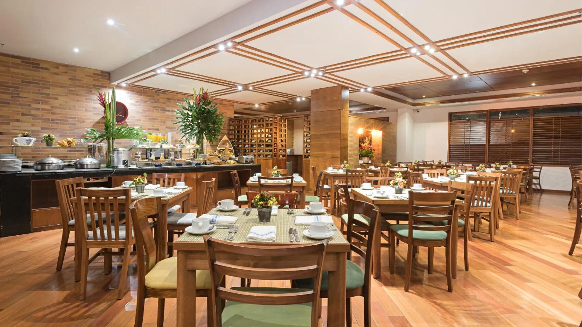 Restaurant/places to eat in Hotel Habitel Select