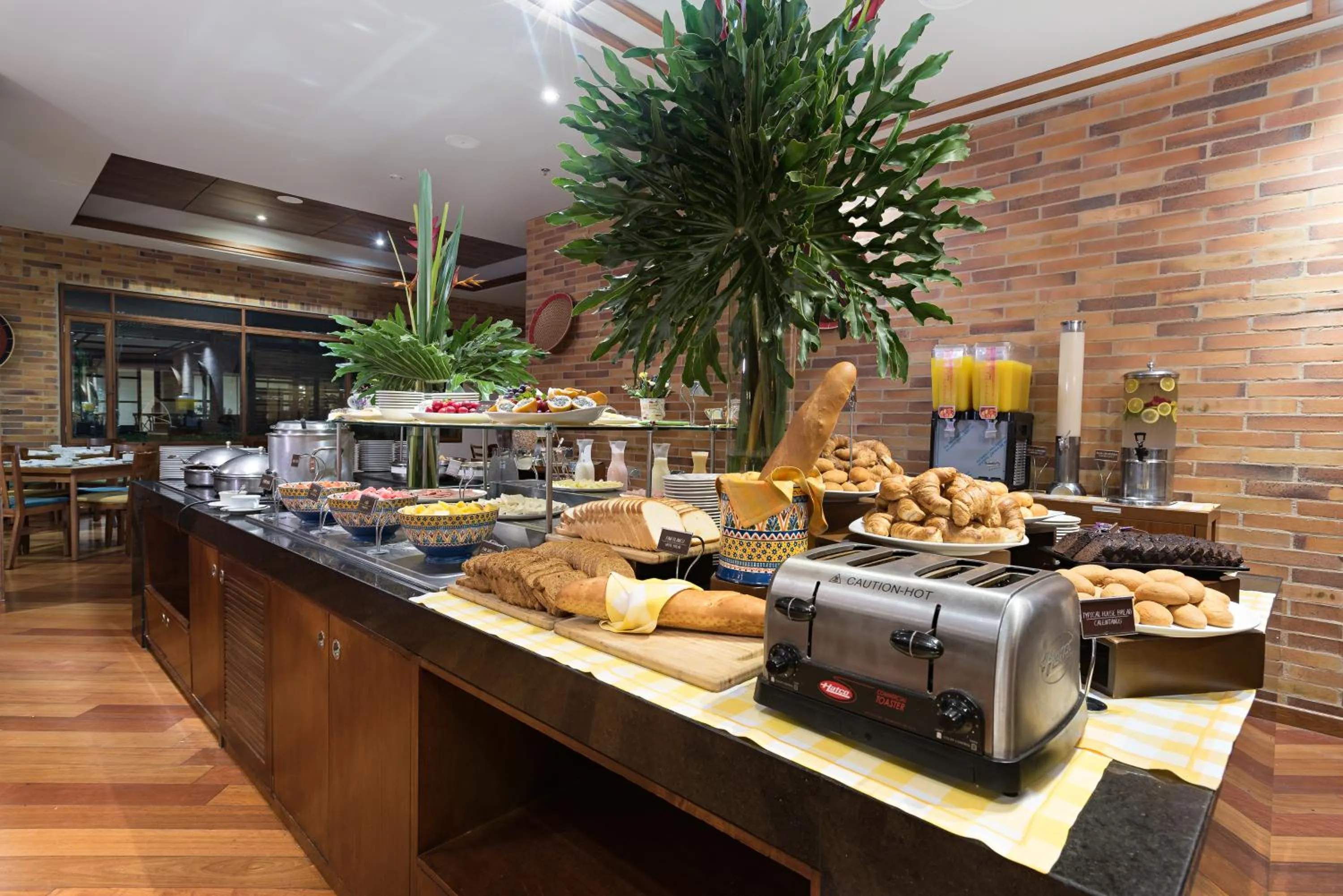 Restaurant/places to eat in Hotel Habitel Select