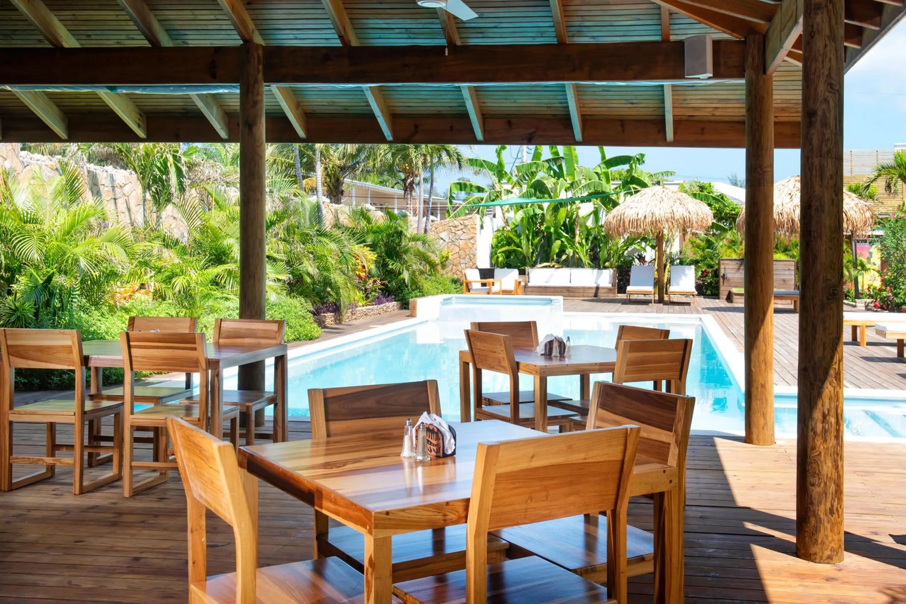 Restaurant/places to eat in Naboo Resort & Dive Center - Adults Only