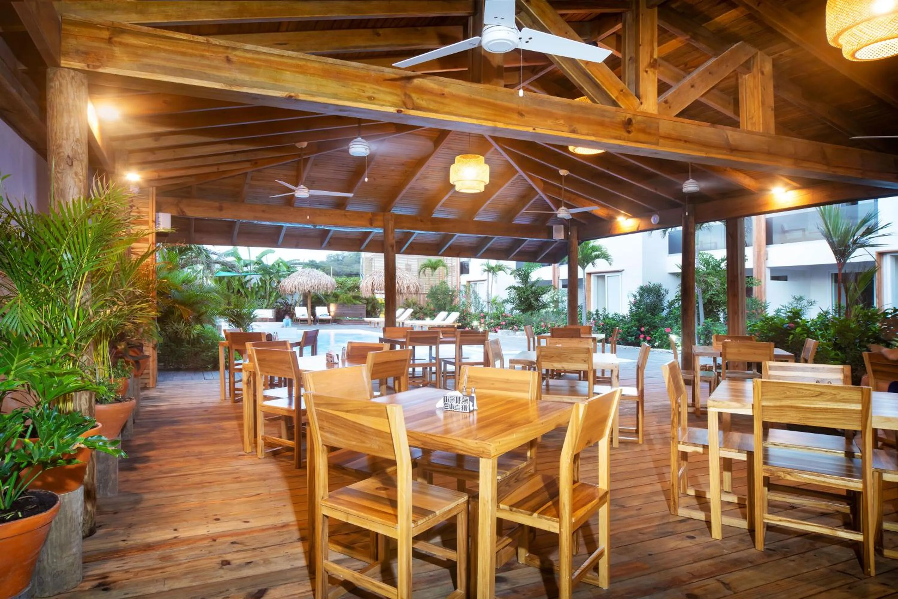 Restaurant/places to eat in Naboo Resort & Dive Center - Adults Only