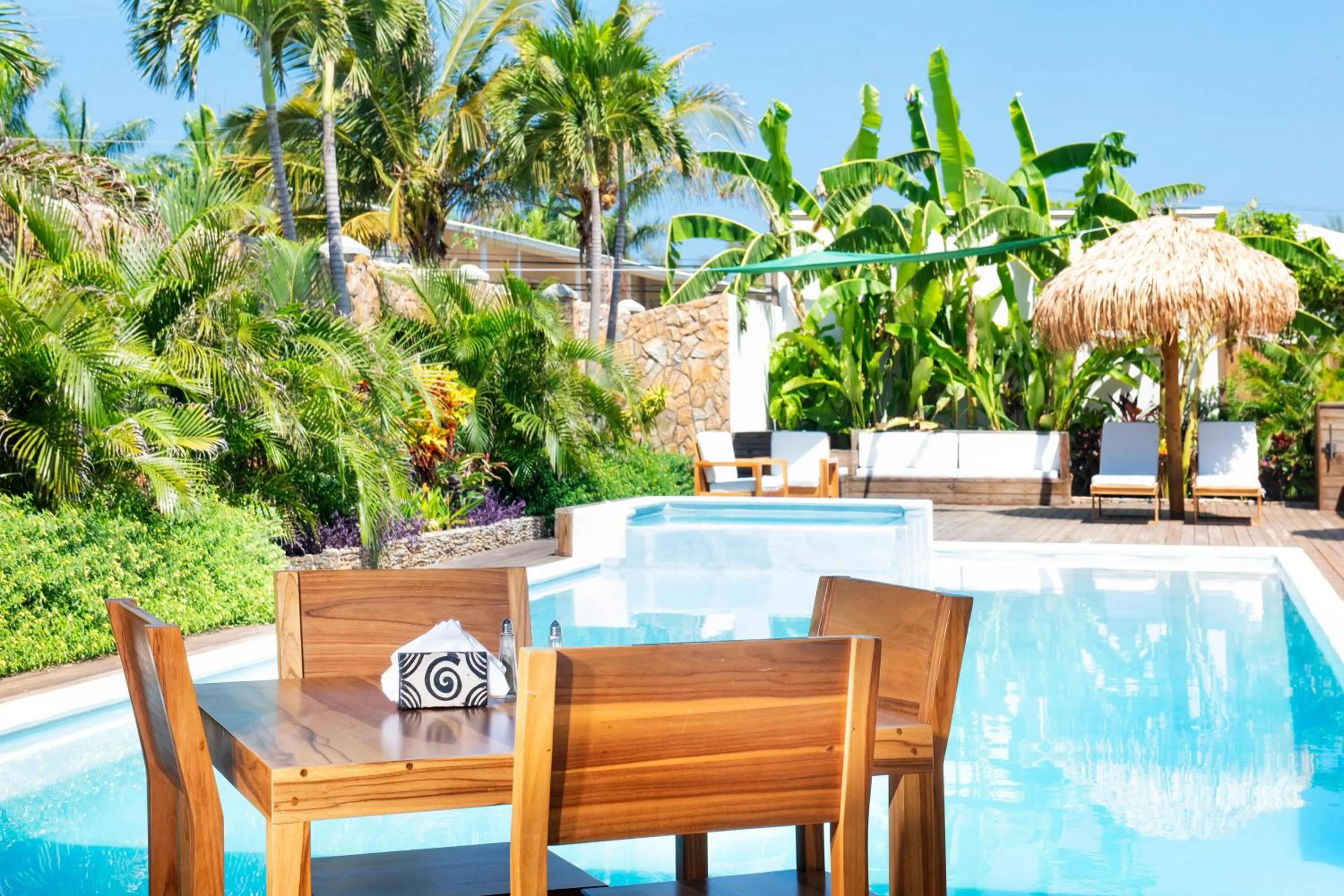 Restaurant/places to eat in Naboo Resort & Dive Center - Adults Only