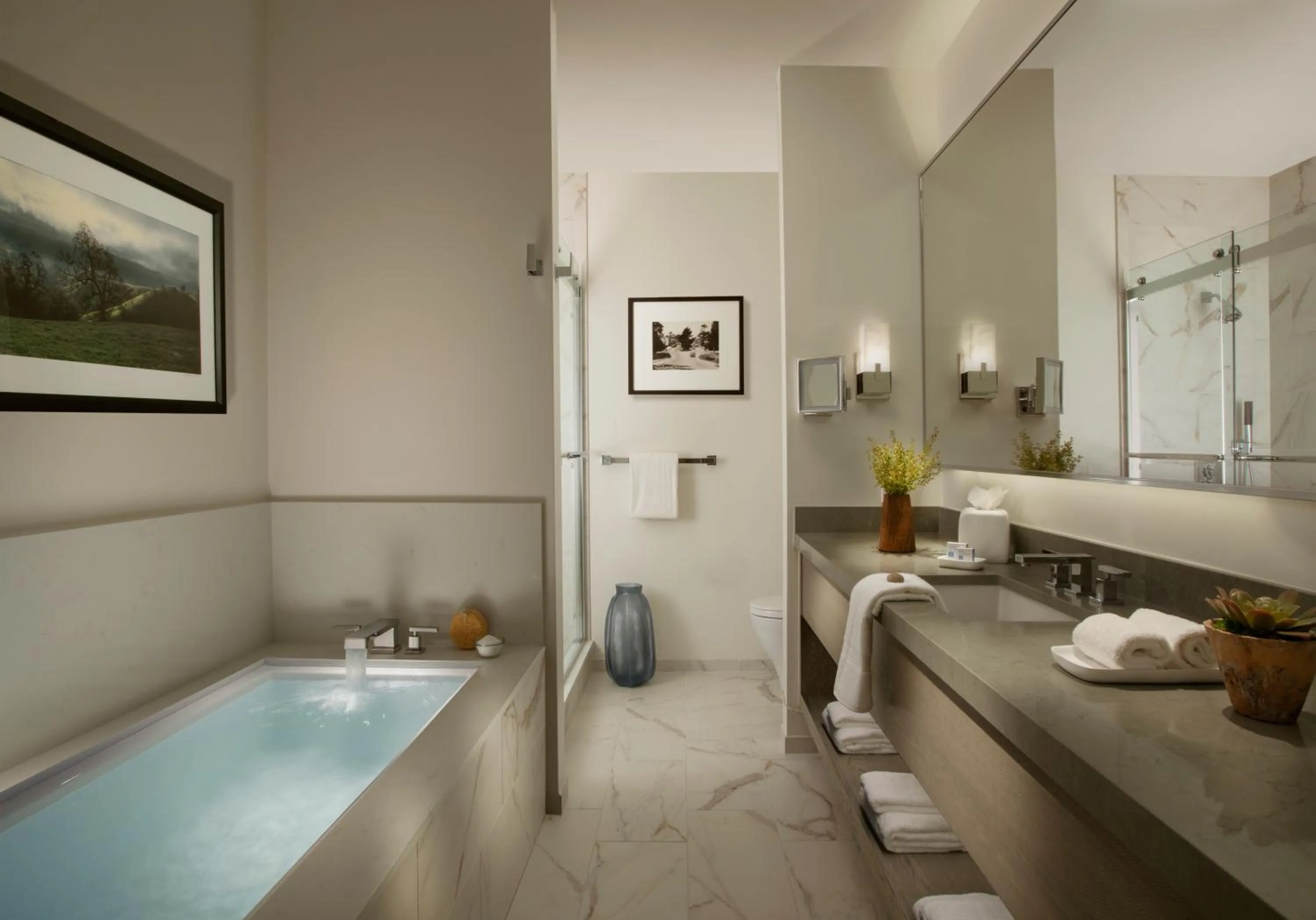 Bathroom in Stilwell Hotel