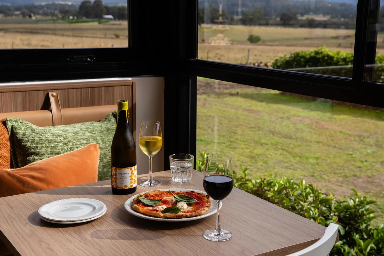 Restaurant/places to eat in Harkham Lodge