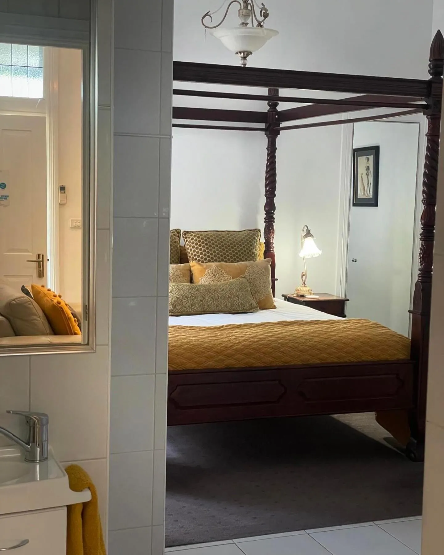 Bed in CocknBull Boutique Hotel Echuca