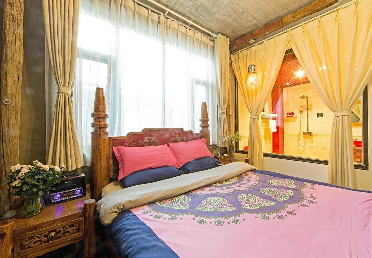 Bed in Old Story Inn Dali Ancient Town