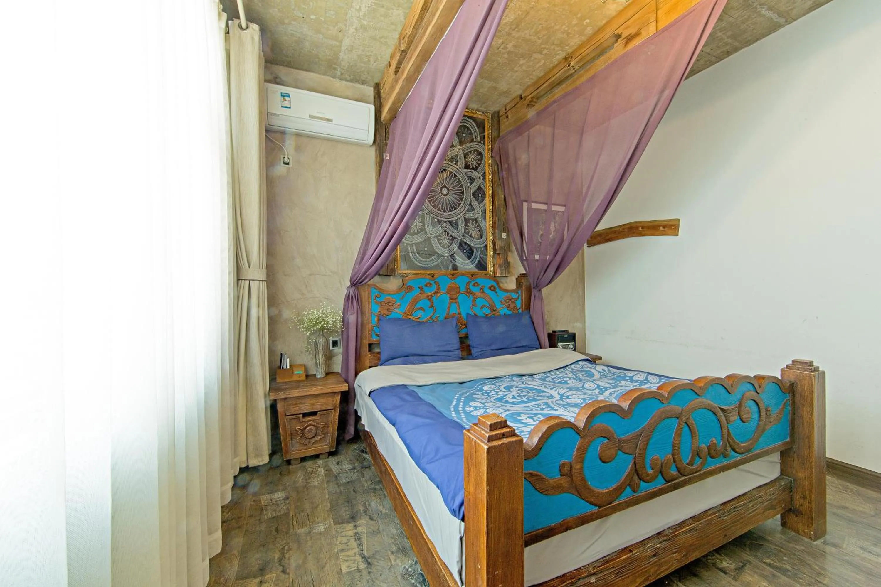 Bed in Old Story Inn Dali Ancient Town