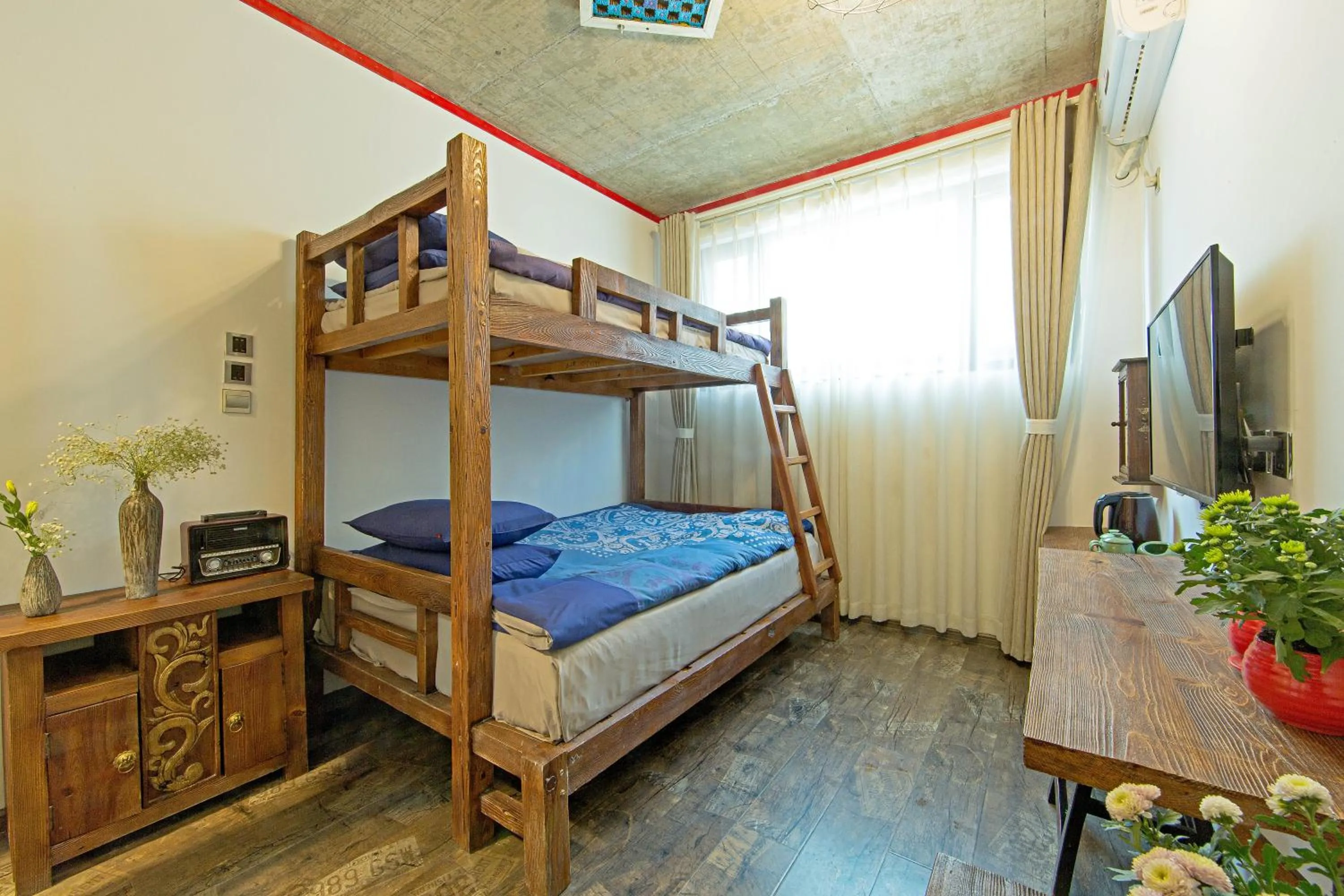 Bed in Old Story Inn Dali Ancient Town