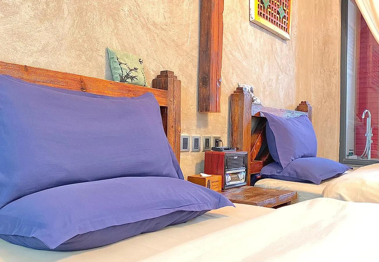 Bed in Old Story Inn Dali Ancient Town