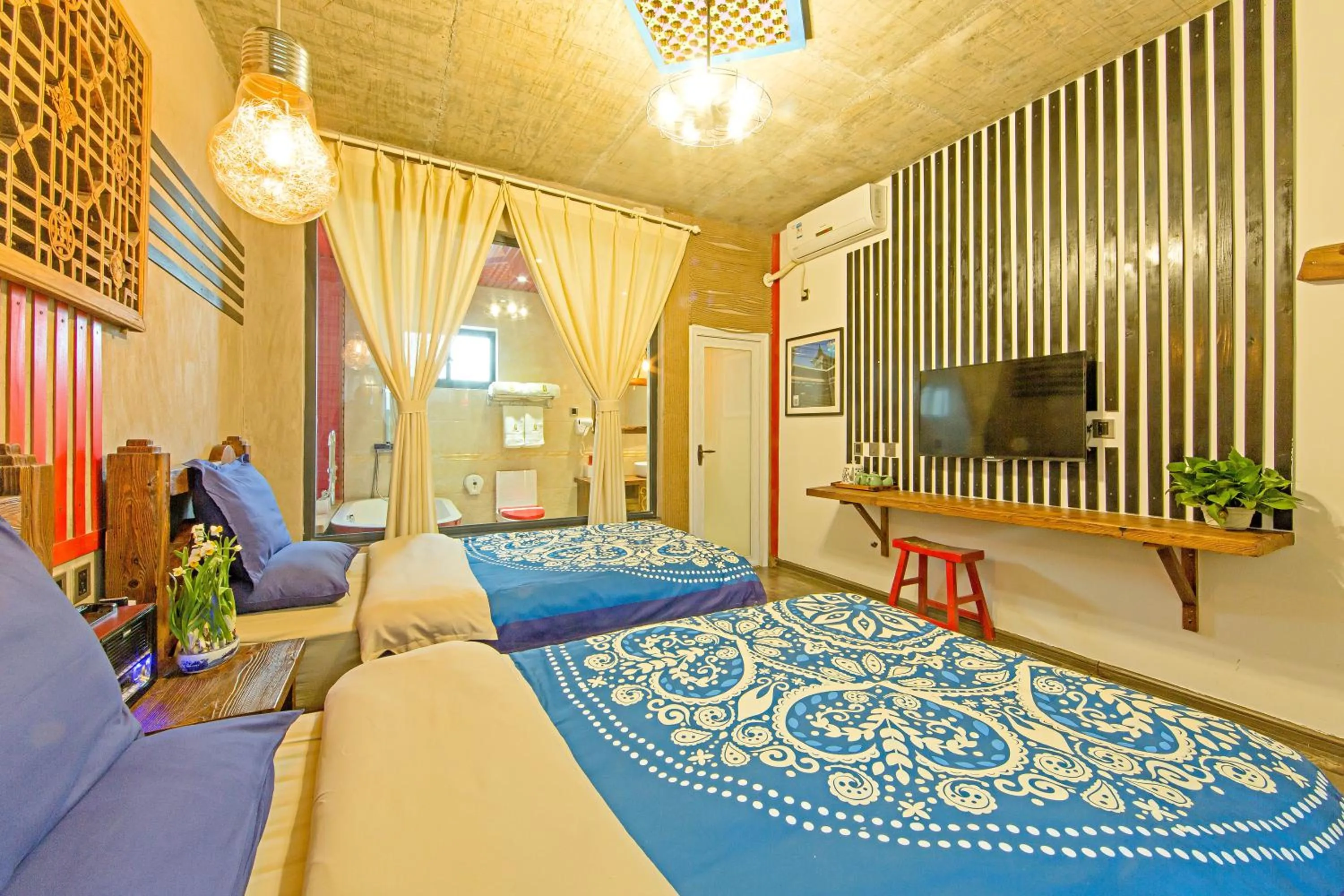 Bed in Old Story Inn Dali Ancient Town