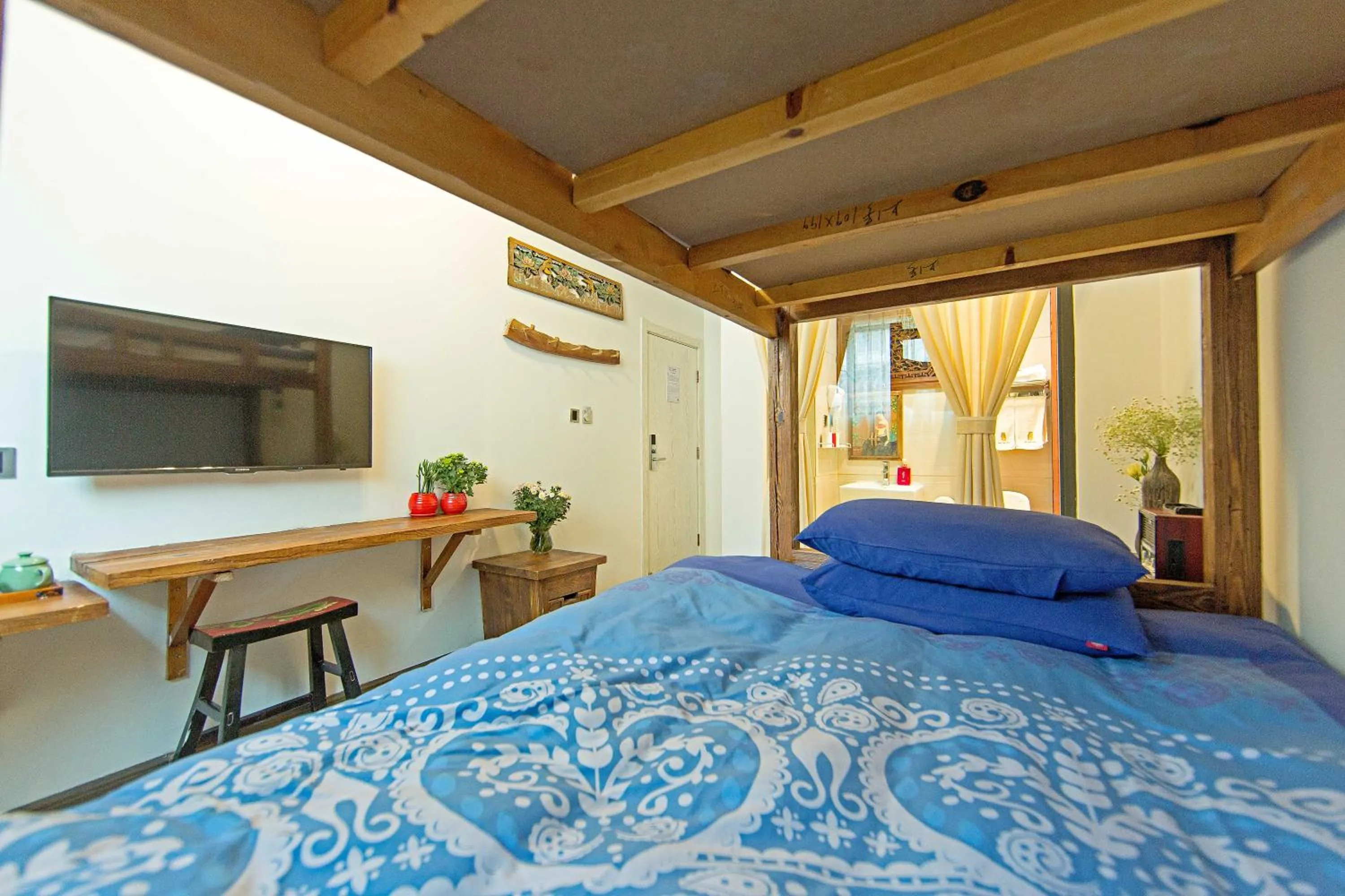 Bed in Old Story Inn Dali Ancient Town