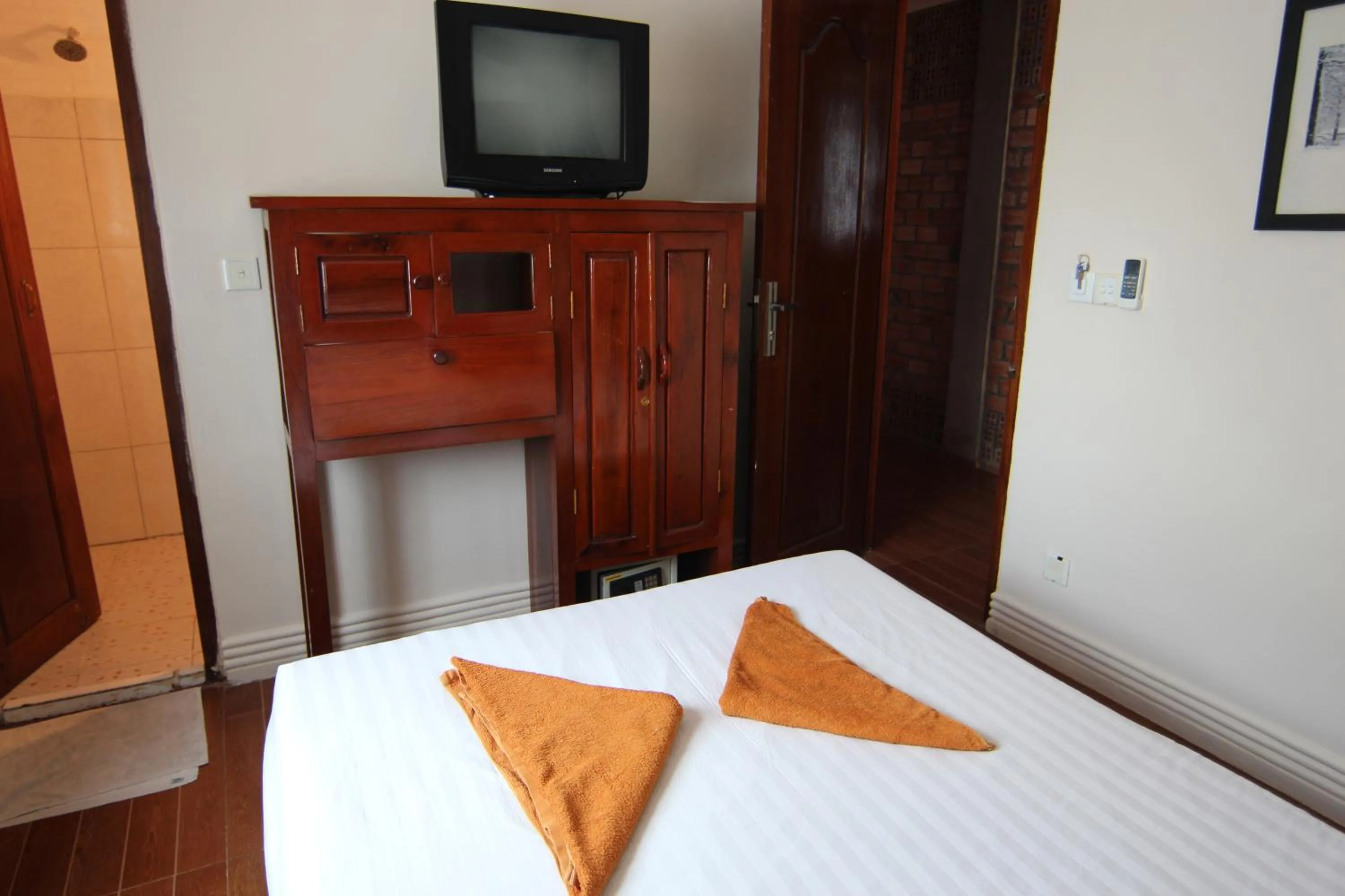 Staff, Bed in Naga Angkor Hostel