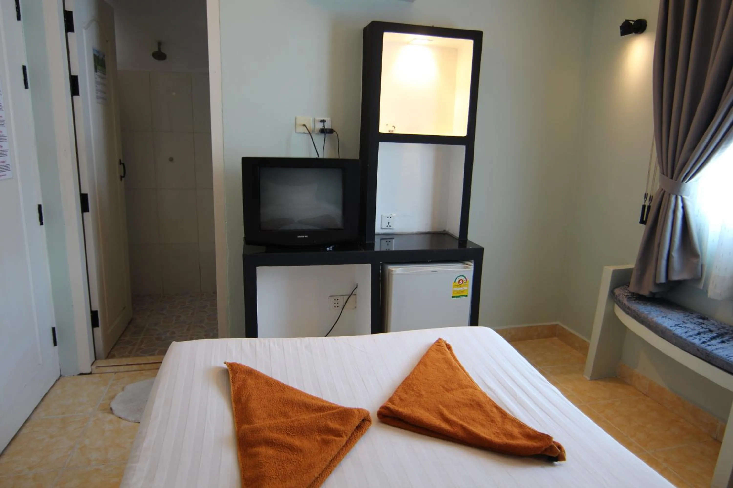 Shower, Bed in Naga Angkor Hostel