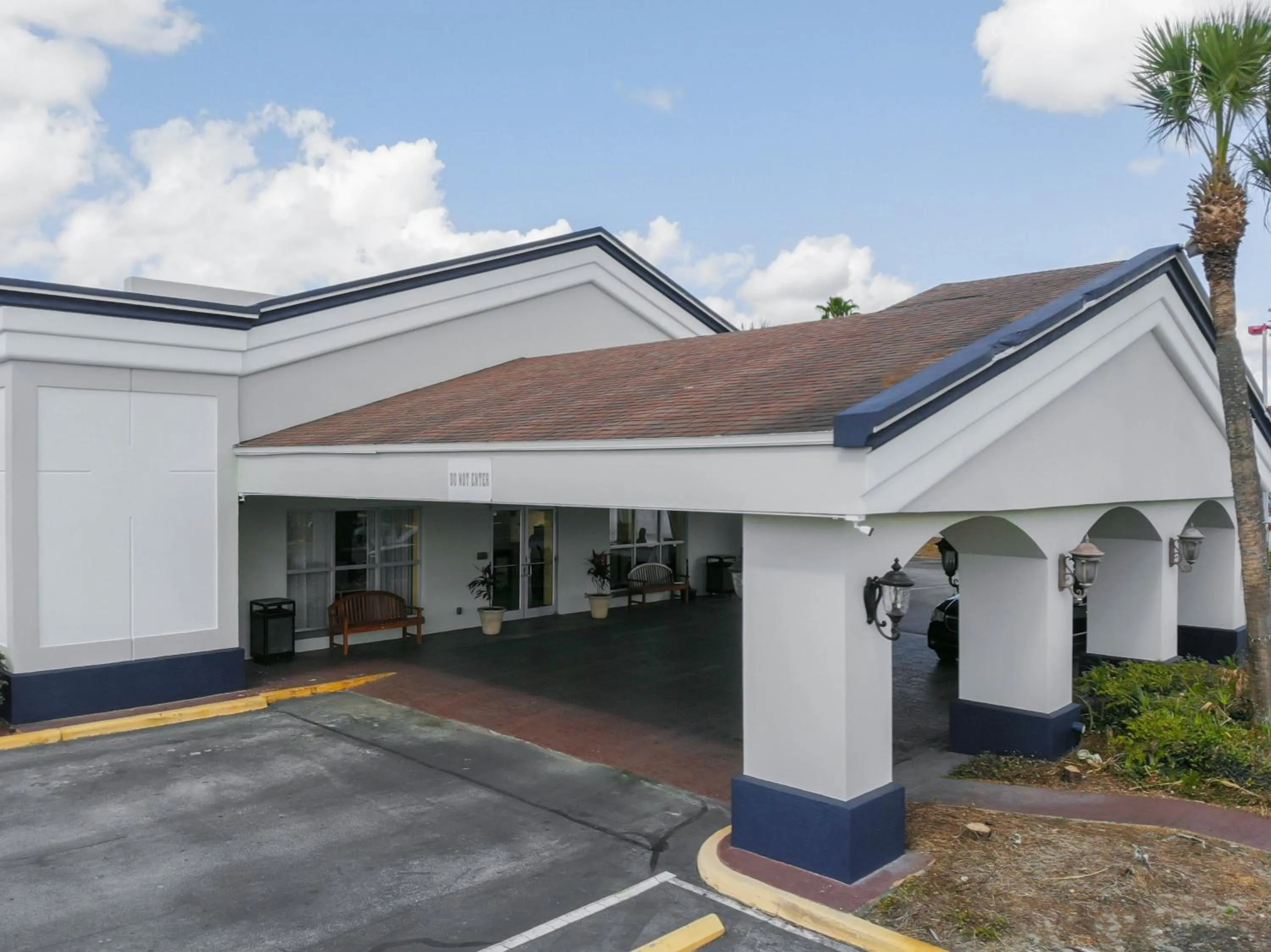 Property building in Stayable Orlando at Florida Mall