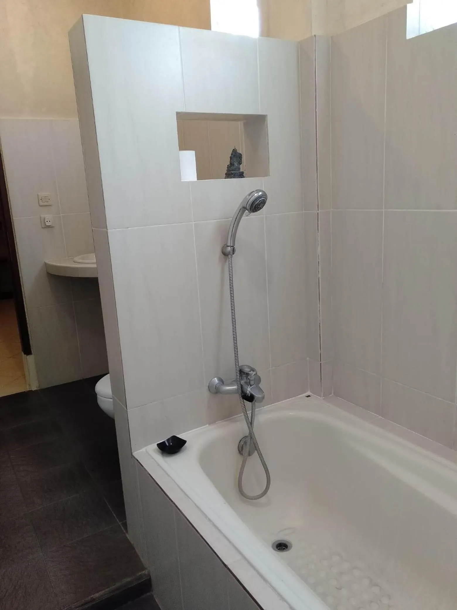 Shower in Prasanti Bed & Breakfast