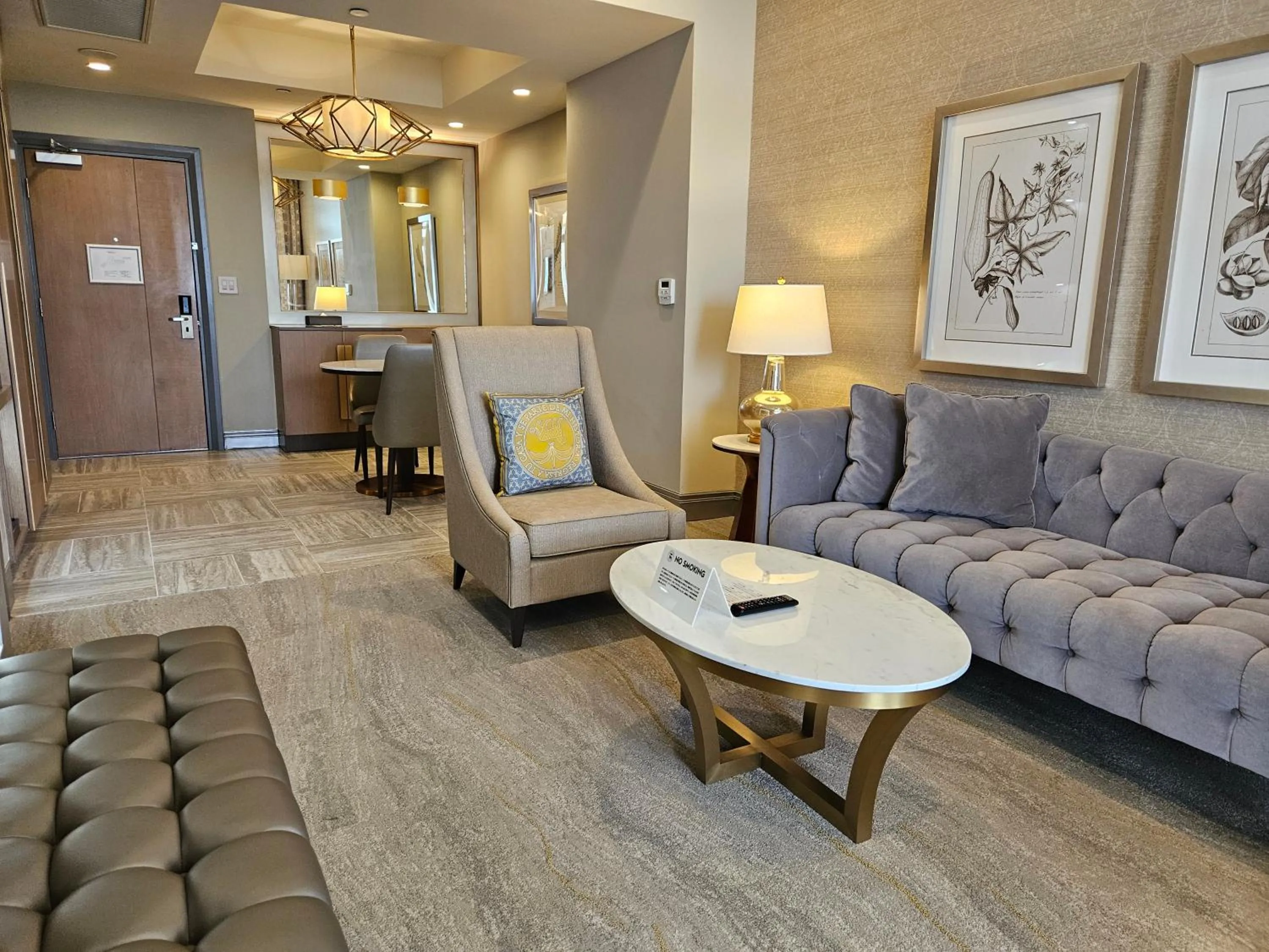 Living room in LeoPalace Resort Guam