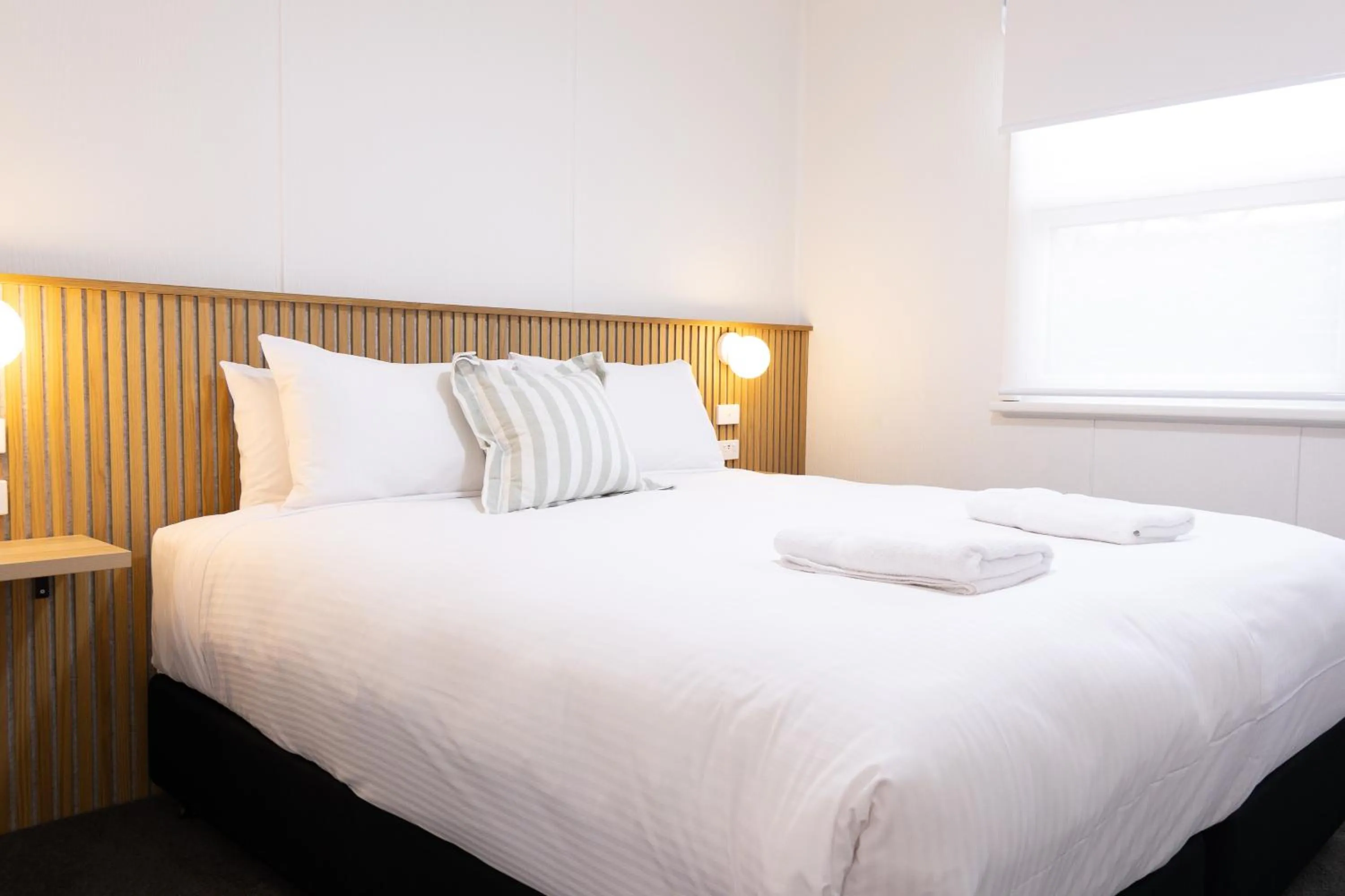 Bed in High Street Motel