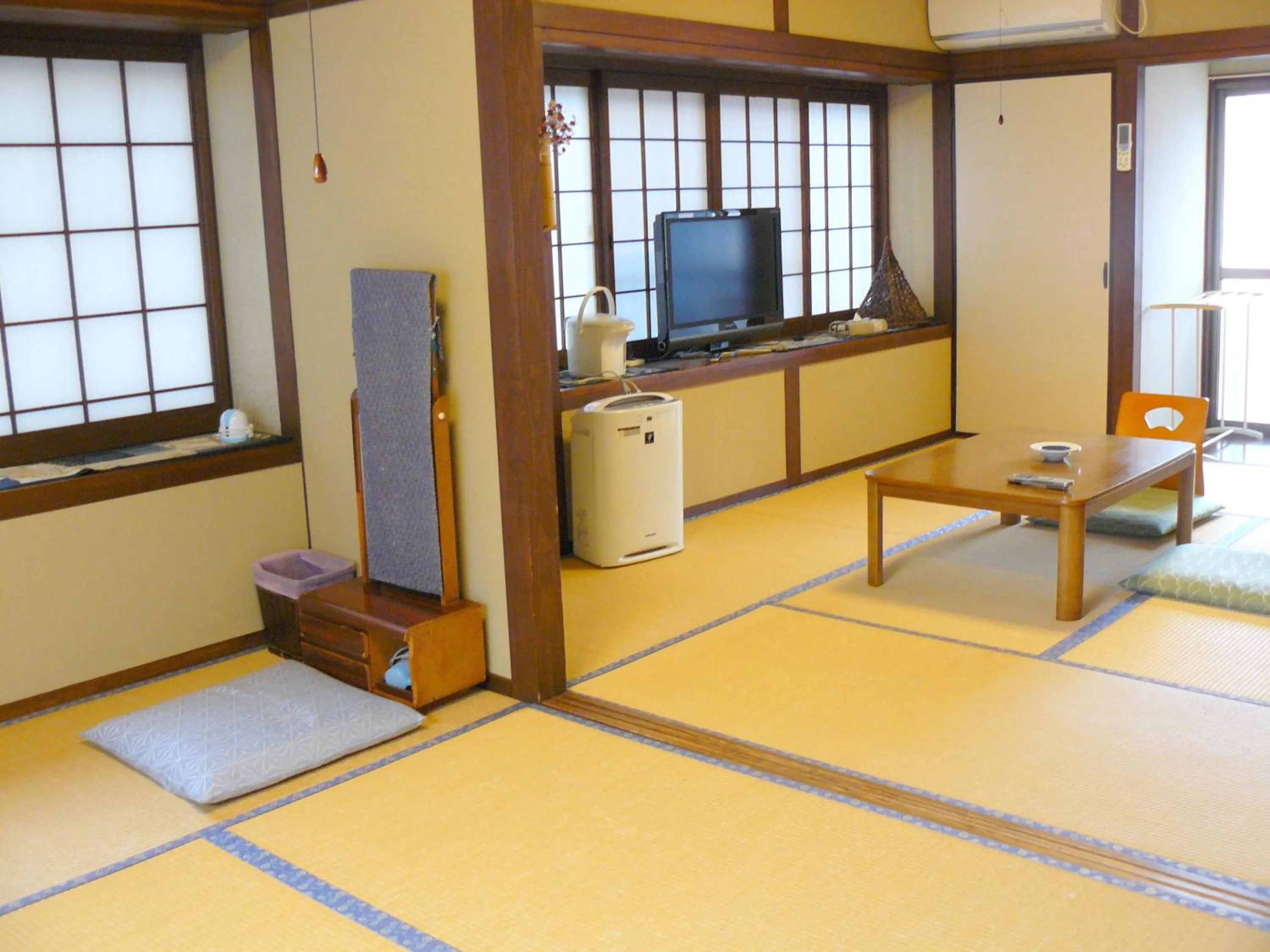 Photo of the whole room, Bed in Ryokan Yamashiroya