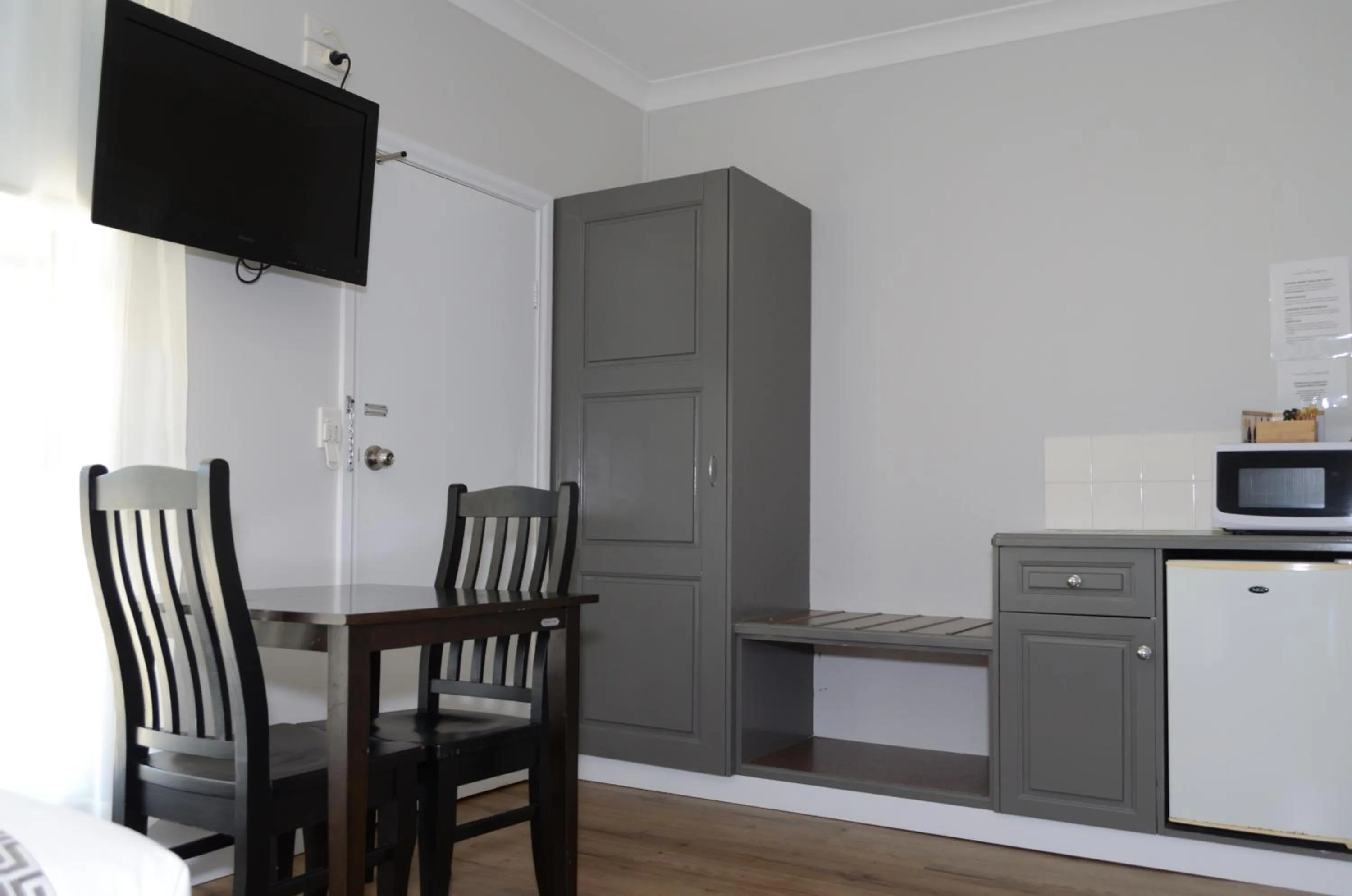 Living room in Myrtleford Motel on Alpine