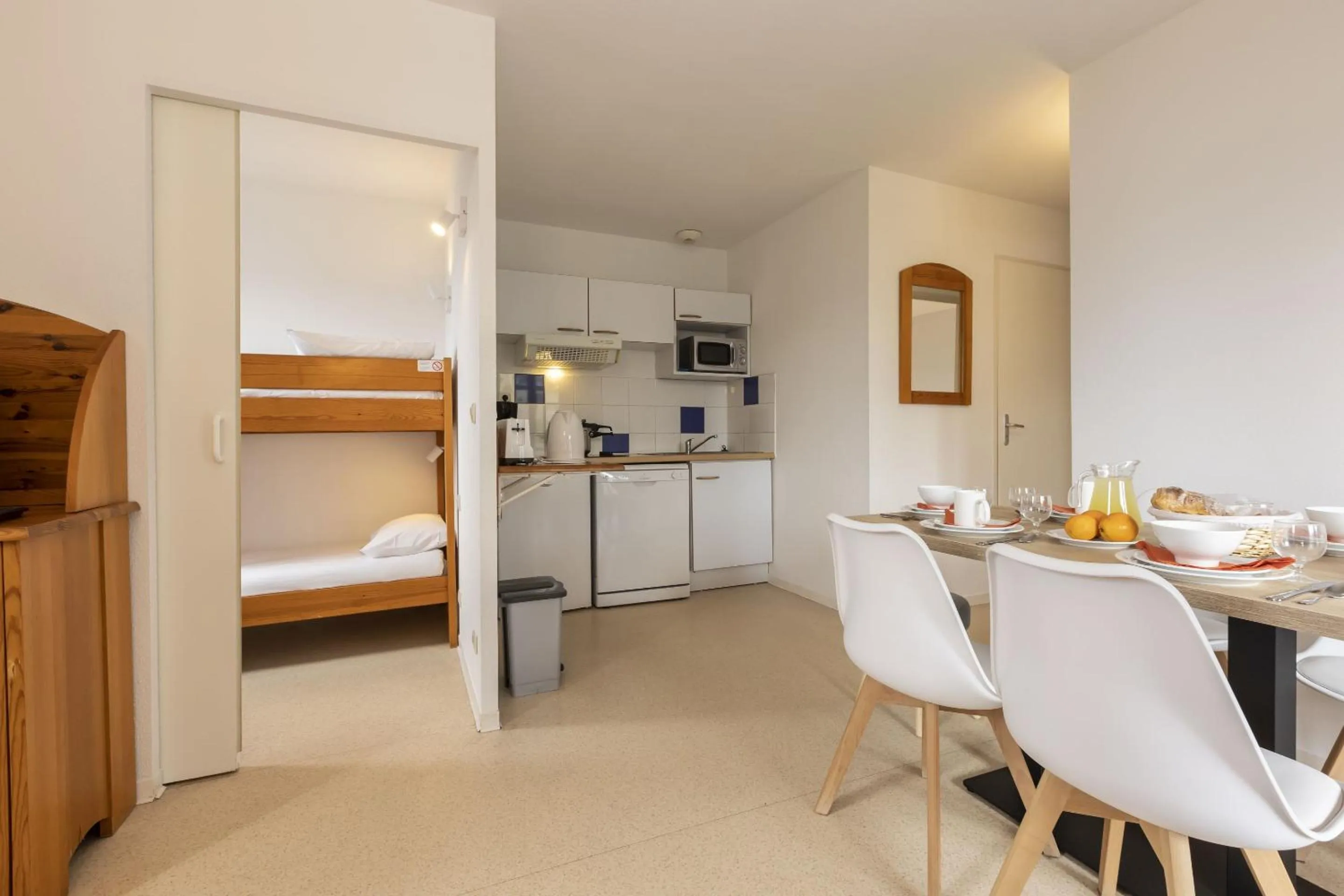 Kitchen or kitchenette, Bed in Résidence Odalys Mille Soleils